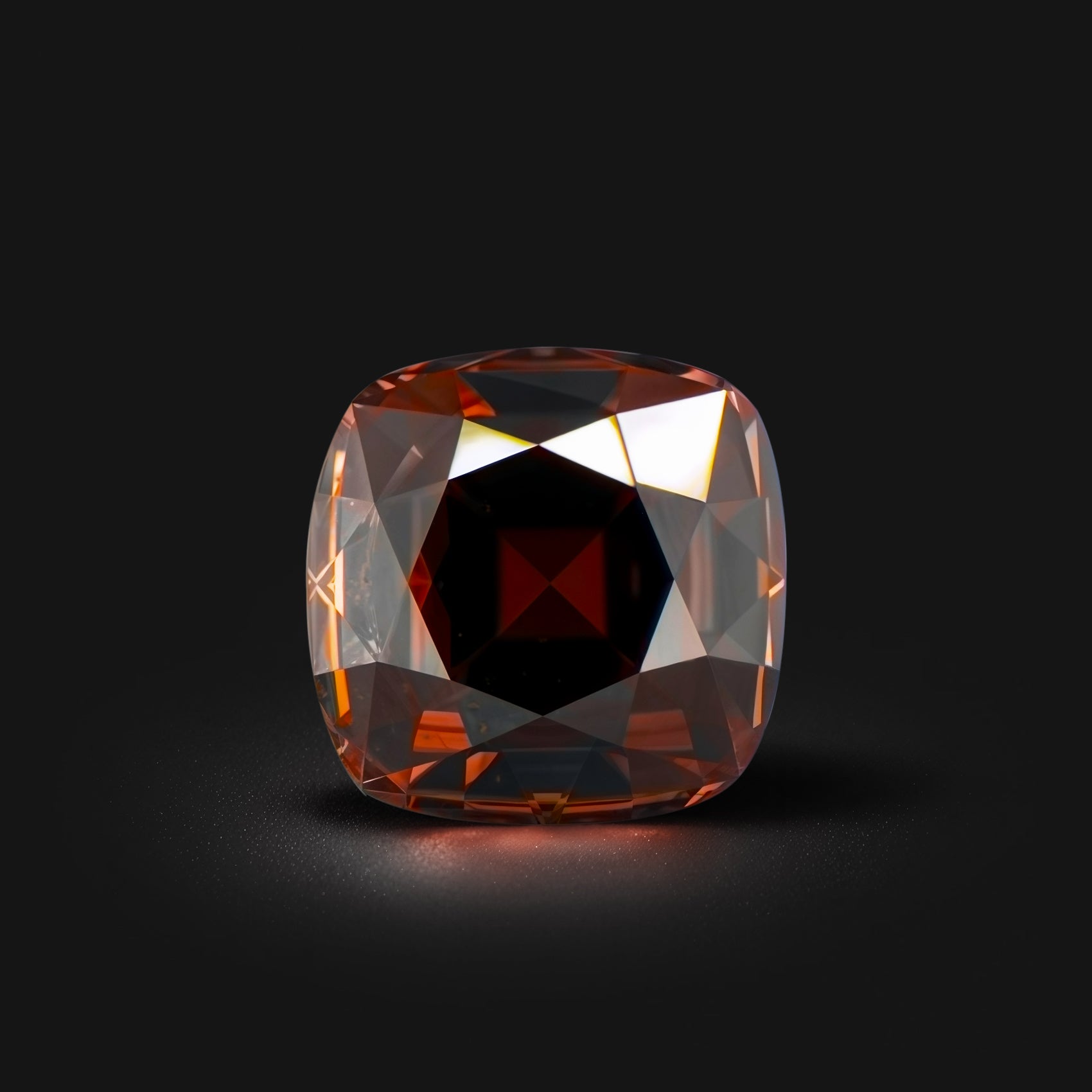 Grenat andradite coussin carré facetté 3,95ct, brun-orangé profond, Mali