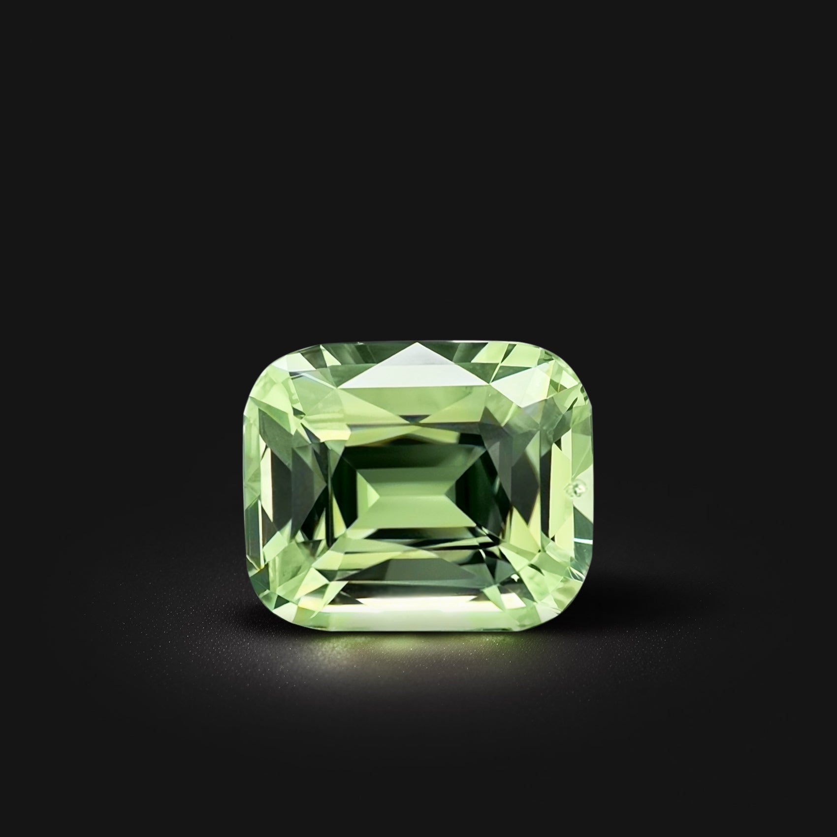 Grenat Menthe coussin rectangle facetté 1,54ct, vert-jaune léger, Tanzanie