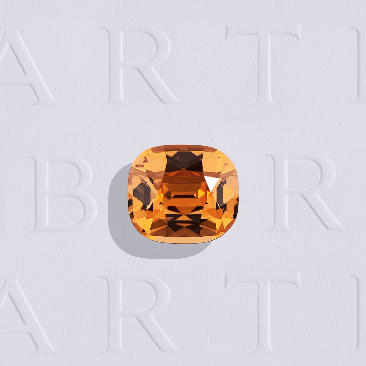 Grenat spessartite naturel coussin rectangle facetté de 1.28 carat, originaire de Tanzanie, de couleur orange-jaune prononcé, très légèrement inclus et non traité.