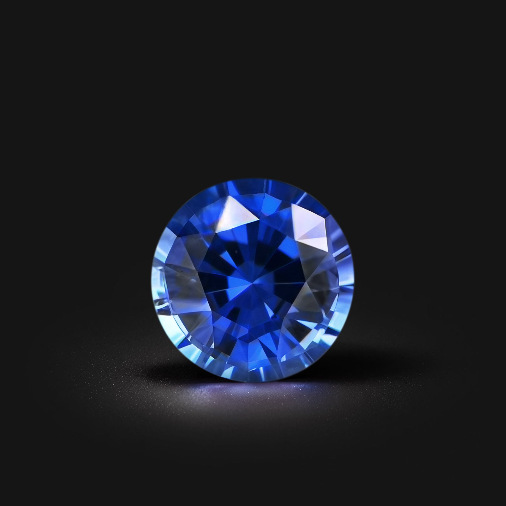 Saphir bleu rond facetté 0,66ct, bleu intense, pureté sans inclusion visible, traité chauffé, Sri Lanka