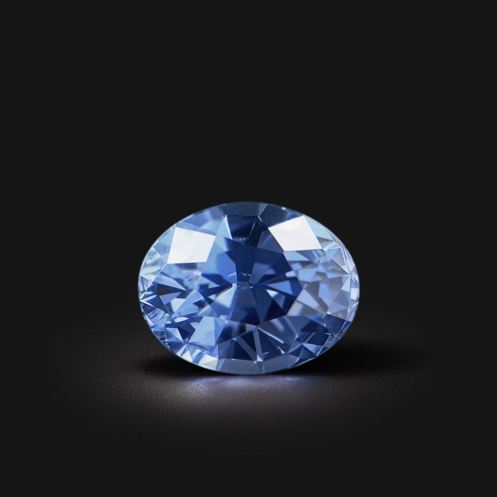 Saphir bleu naturel ovale facetté 1,32ct, couleur bleu prononcé, pureté sans inclusion, Sri Lanka