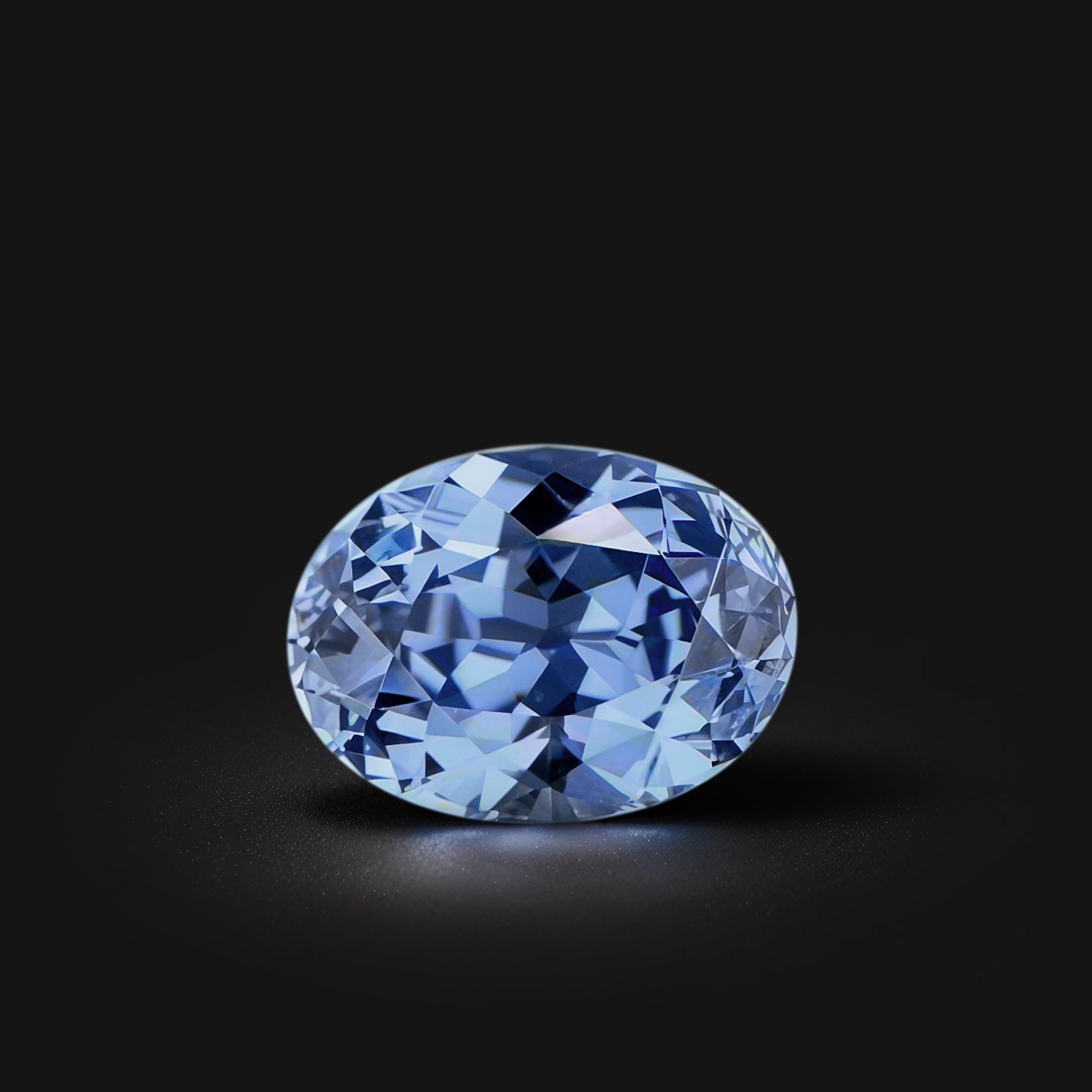 Saphir bleu ovale facetté 1,21ct, teinte bleu prononcé, pureté sans inclusion, Sri Lanka