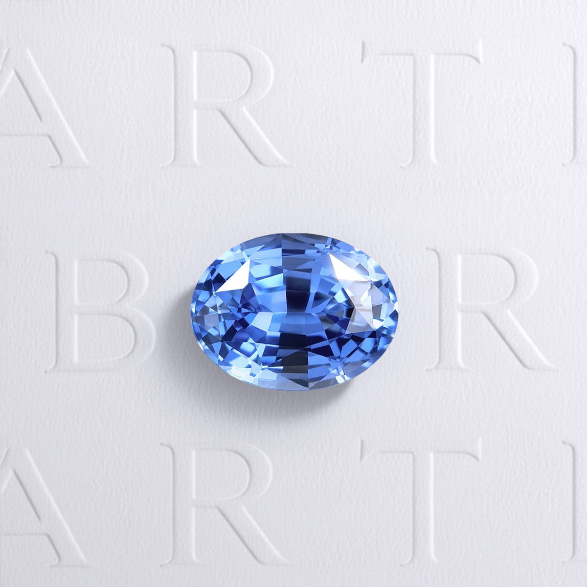 Saphir bleu naturel ovale 1.29 carat, facetté, couleur bleue soutenue, origine Sri-Lanka