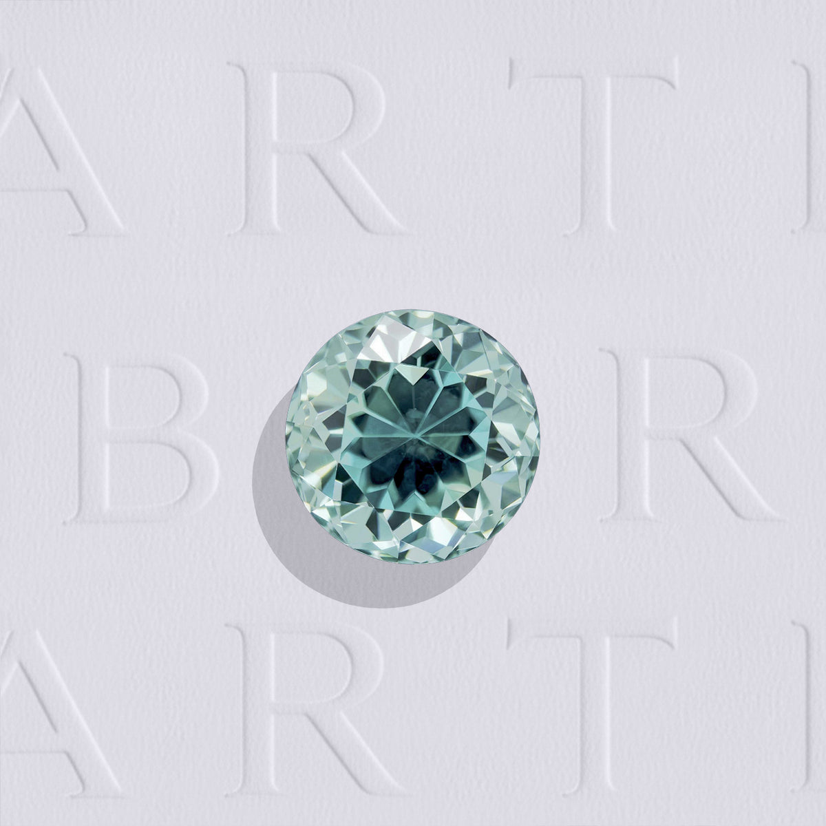 Saphir Teal naturel rond facetté de 1.00 carat, originaire du Montana aux États-Unis, de couleur bleu-vert légèrement nuancée de jaune, très légèrement inclus. Aucun traitement.