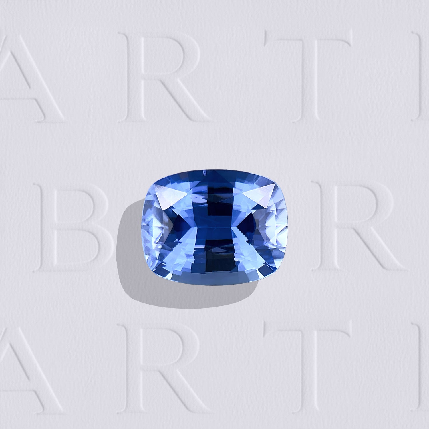 Saphir bleu naturel non chauffé coussin rectangle facetté de 1.57ct, couleur bleue soutenue, origine Sri Lanka