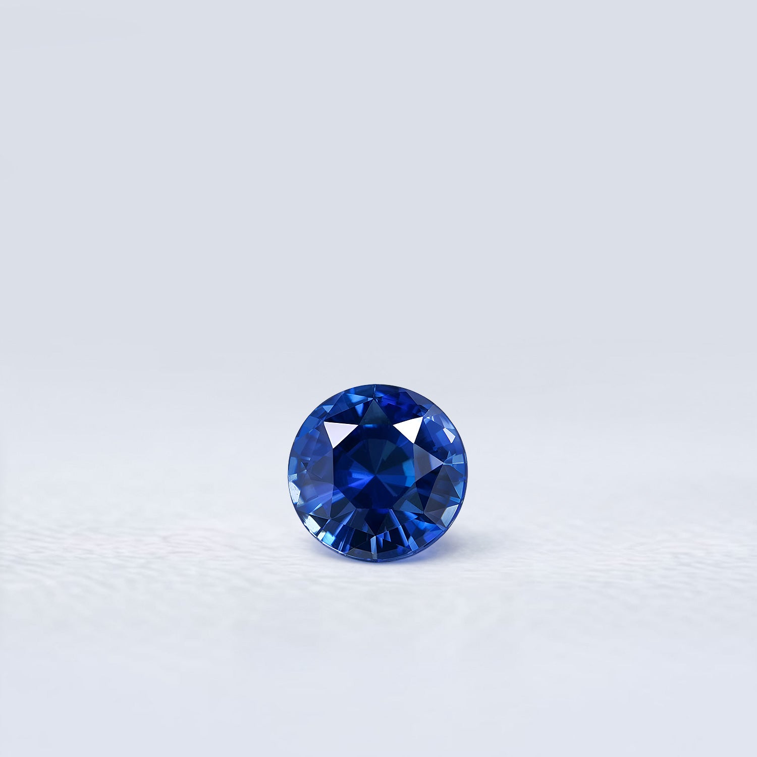 Saphir bleu rond facetté 1,18ct, couleur bleu intense, pureté sans inclusion, Sri Lanka