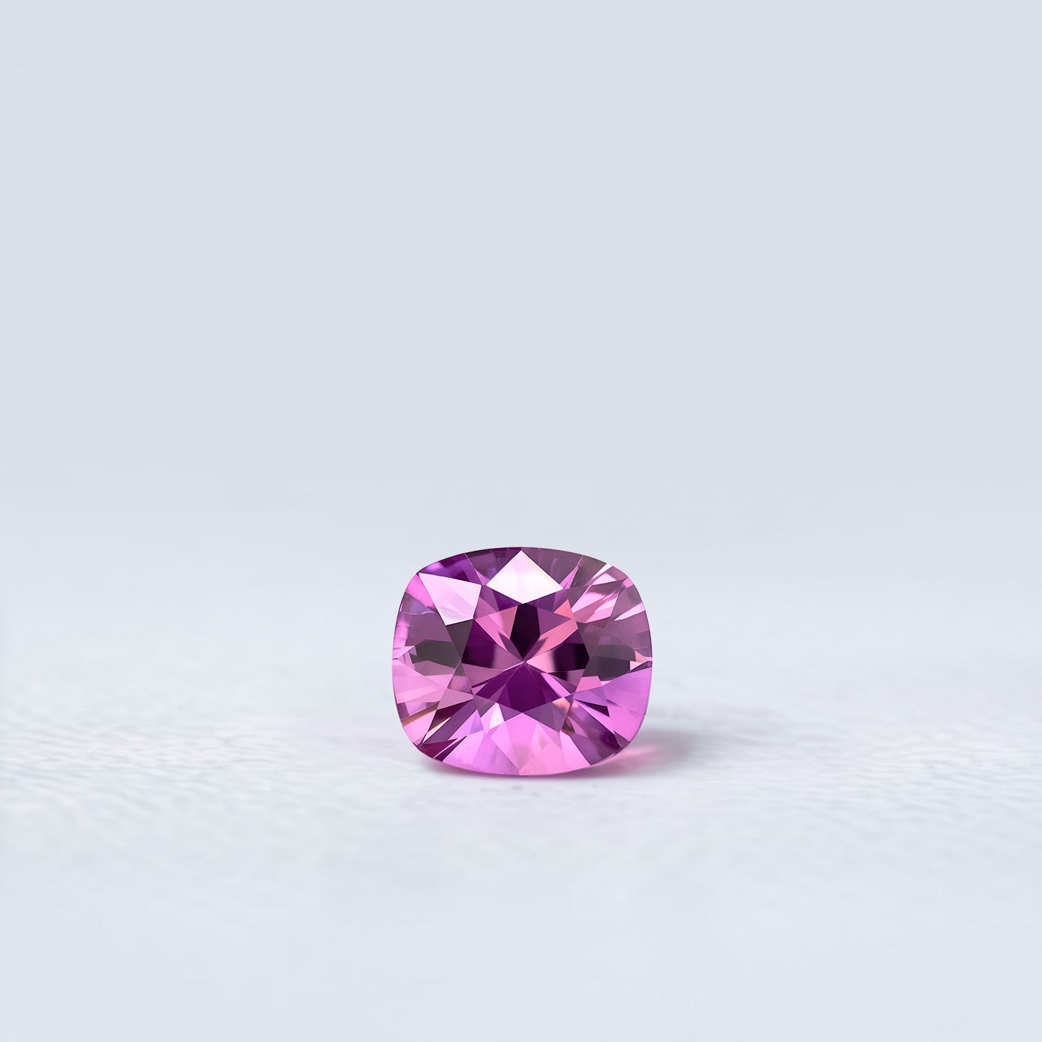 Saphir violet rosé naturel coussin facetté de 1.22 carat, couleur intense, originaire du Sri Lanka