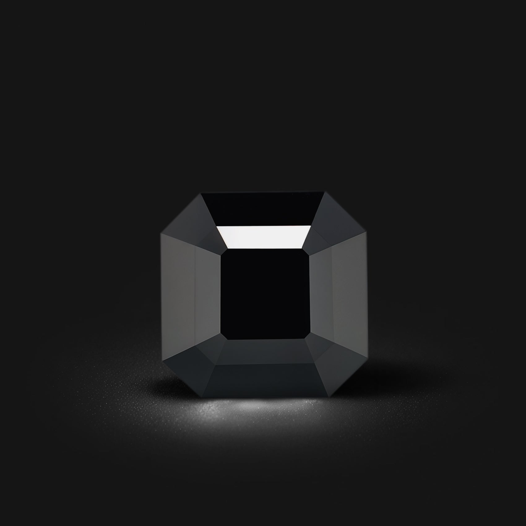 Spinelle noir 1,59 carat carré à pans coupés facetté, couleur noire, origine Thaïlande