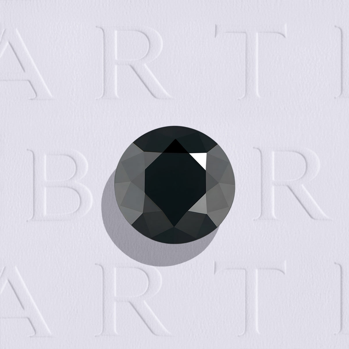 Spinelle Noir naturel rond facetté de 1.89 carat, originaire de Thaïlande, à la couleur noire opaque et éclatante, sans inclusion visible à l’œil nu. Aucun traitement.