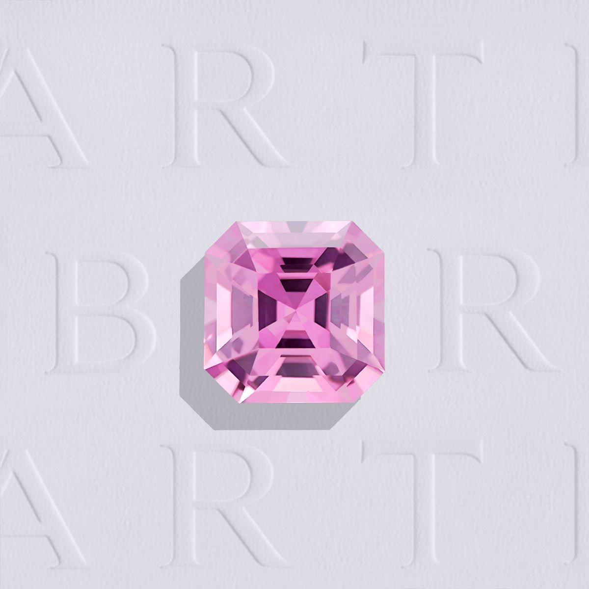 Spinelle rose naturel carré à pans coupés facetté de 1.25 carat, originaire de Mahenge en Tanzanie, de couleur rose soutenu, sans inclusion visible à l'œil nu. Aucun traitement.