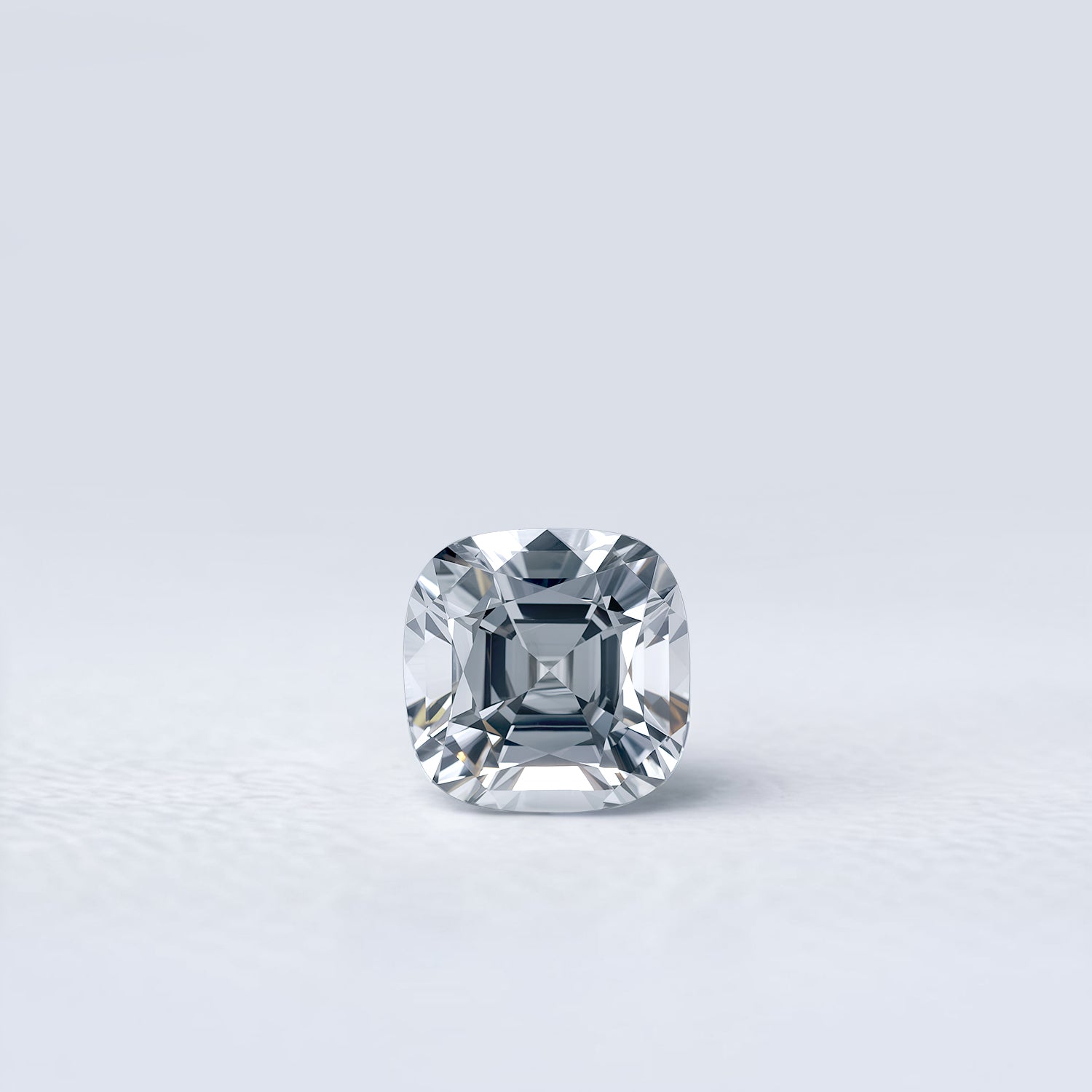 Spinelle gris 2,03 carats, coussin carré facetté, couleur Silver Grey, origine Mozambique