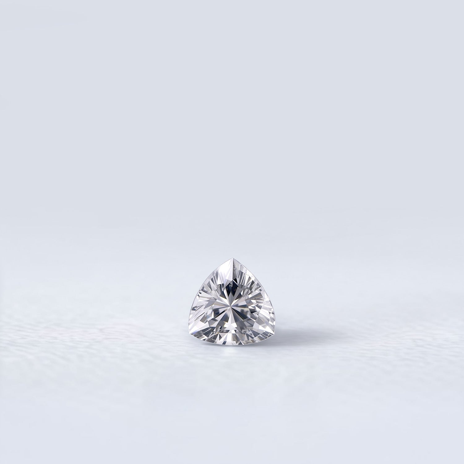 Spinelle gris naturel trillion facetté de 0.85 carat, couleur gris prononcé, originaire du Myanmar