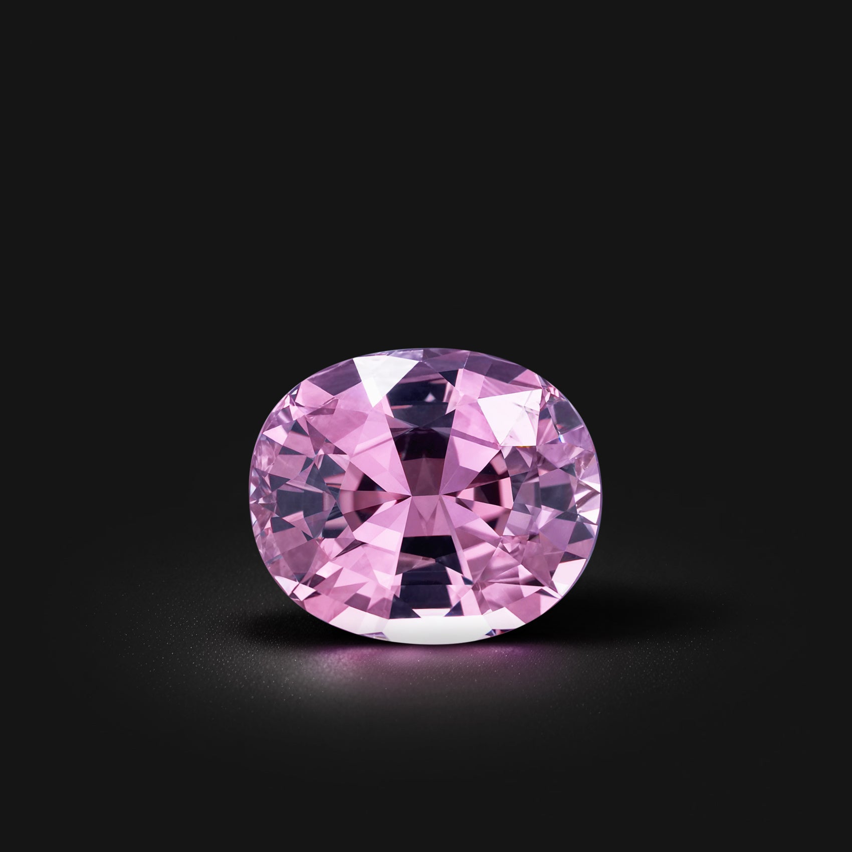 Spinelle rose ovale facetté 1,69ct, rose-violet soutenu, pureté parfaite, gemme rare, provenance Vietnam