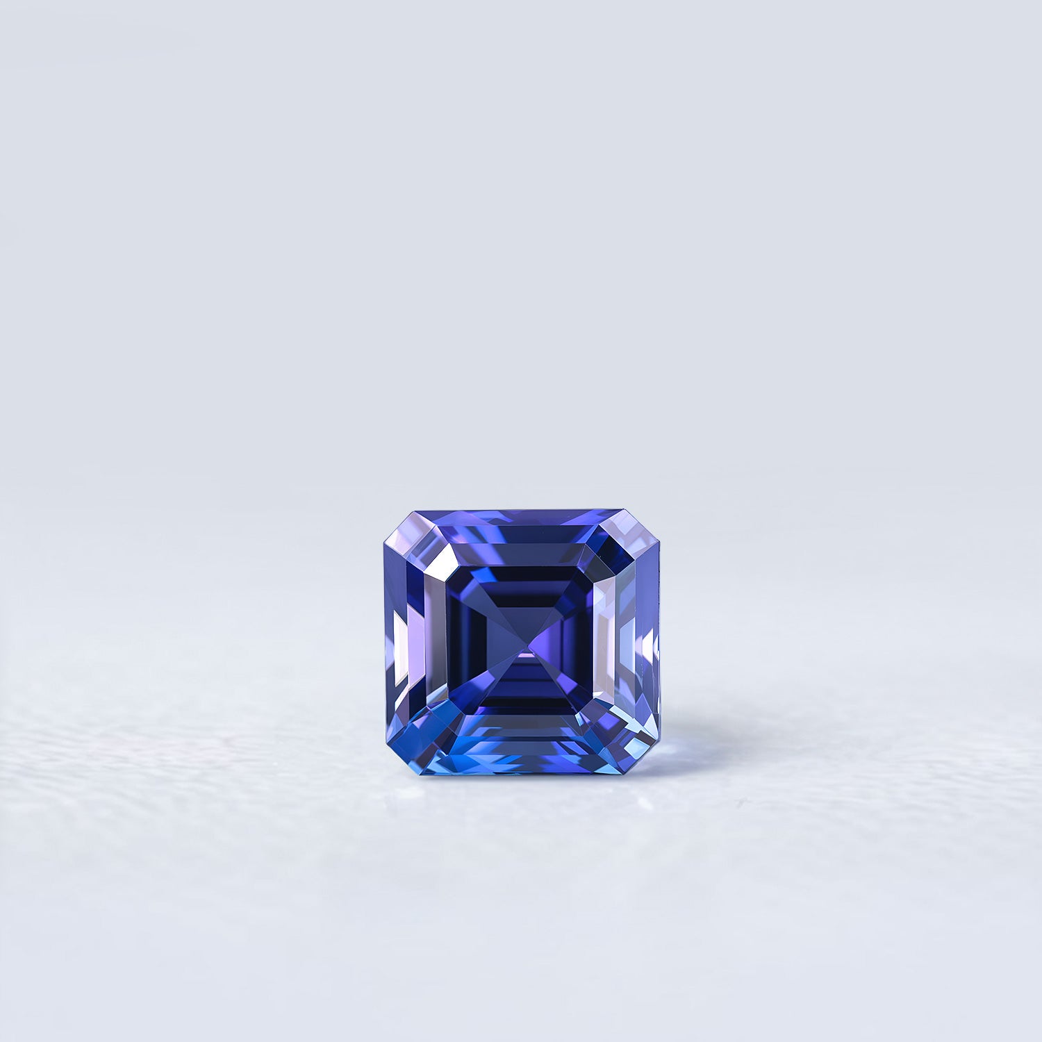 Tanzanite naturelle de 2.71 carats facettée en carré à pans coupés, bleu-violet intense, originaire de Tanzanie