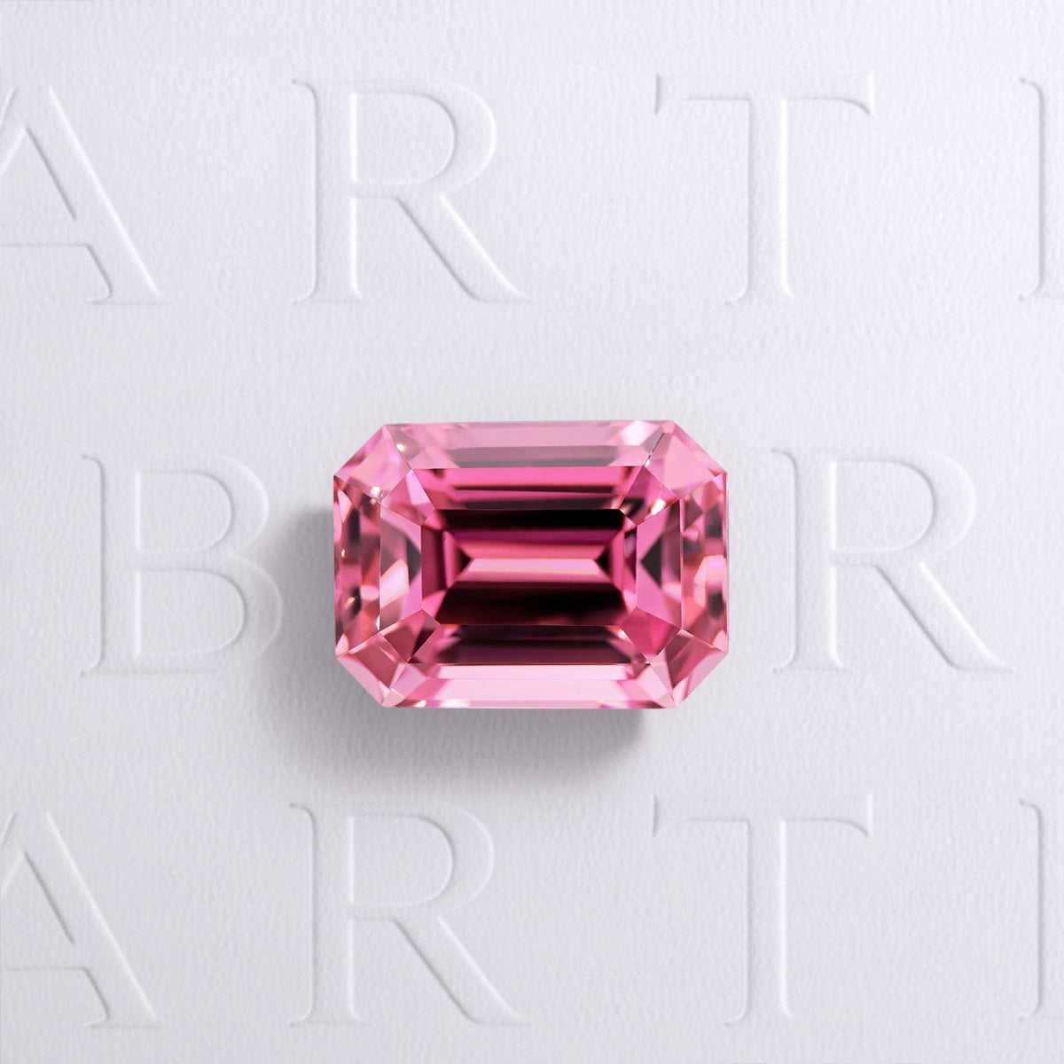 Tourmaline rose naturelle rectangle à pans coupés facettée de 1.07 carat, originaire de RD Congo, de couleur rose soutenu, sans inclusion visible à l’œil nu. Aucun traitement.