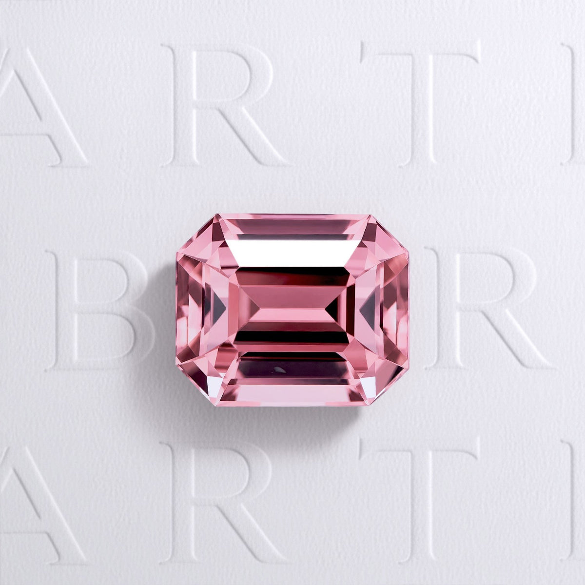Tourmaline rose naturelle rectangle à pans coupés facettée de 4.15 carats, originaire de la République démocratique du Congo, de couleur rose soutenu et légèrement incluse.