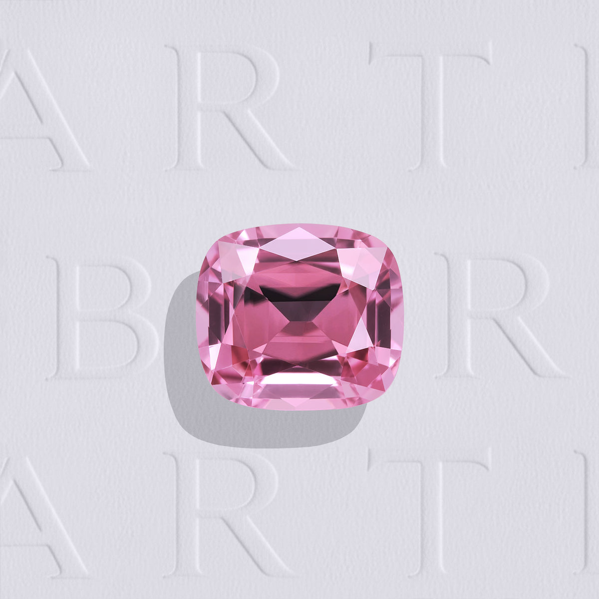 Tourmaline rose naturelle coussin rectangle facettée de 2.95 carats, de couleur rose soutenu, originaire de la République démocratique du Congo et sans inclusion visible à l'œil nu.