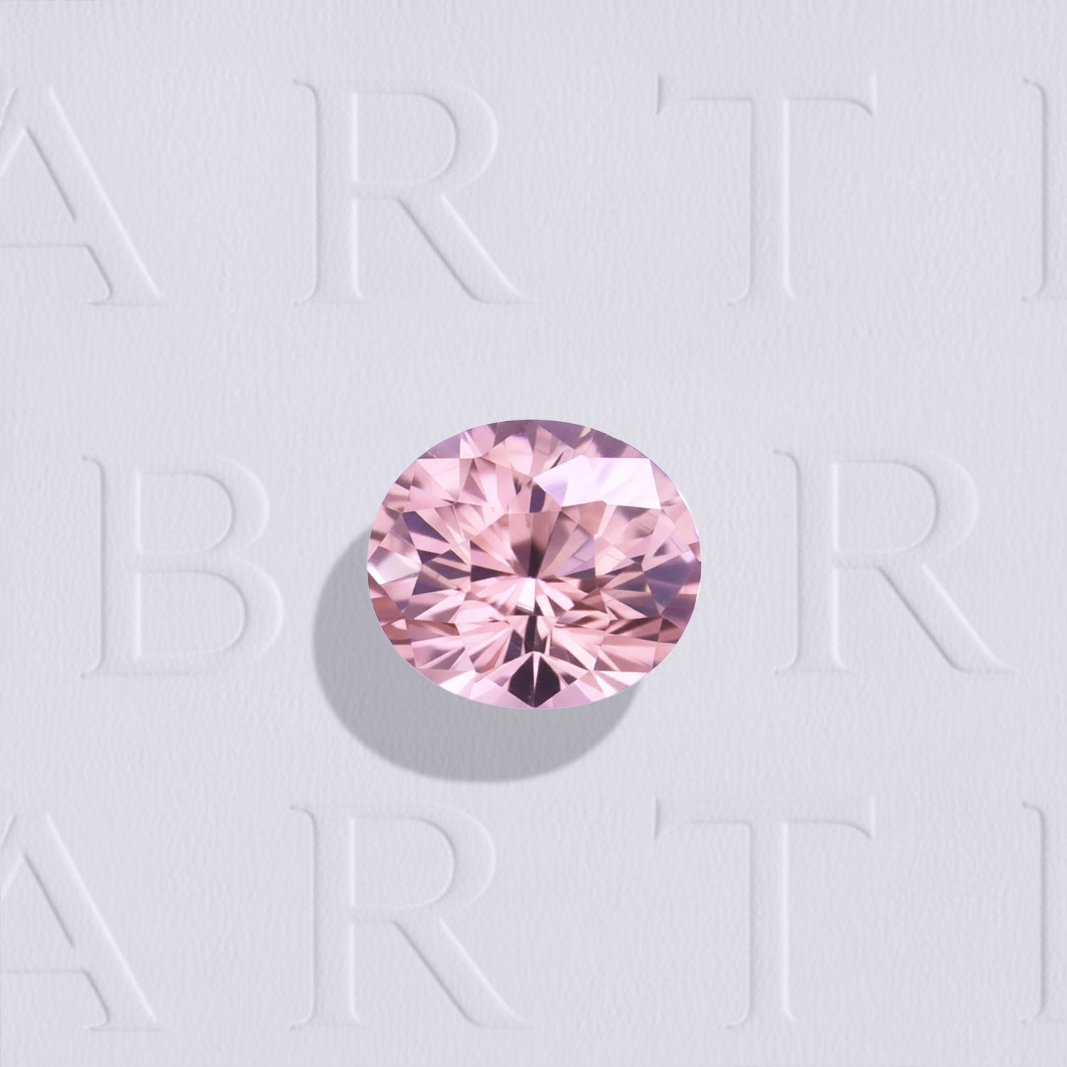 Tourmaline rose naturelle non traitée de 1.36 carat, origine République Démocratique du Congo, taille ovale, couleur rose prononcé, très légèrement incluse.