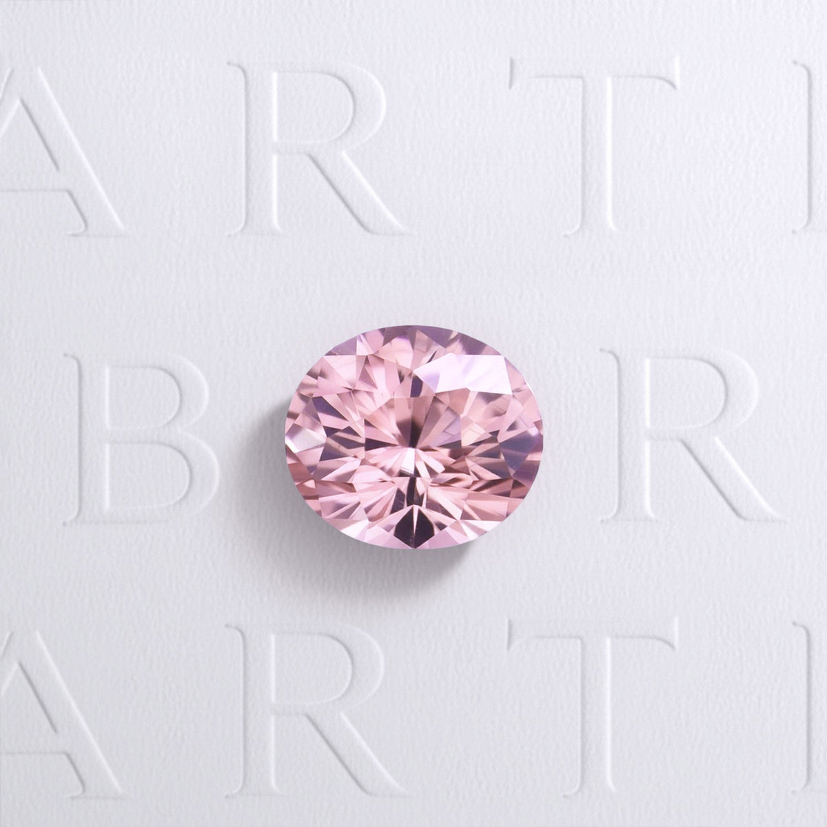 Tourmaline rose naturelle non traitée de 1.36 carat, origine République Démocratique du Congo, taille ovale, couleur rose prononcé, très légèrement incluse.