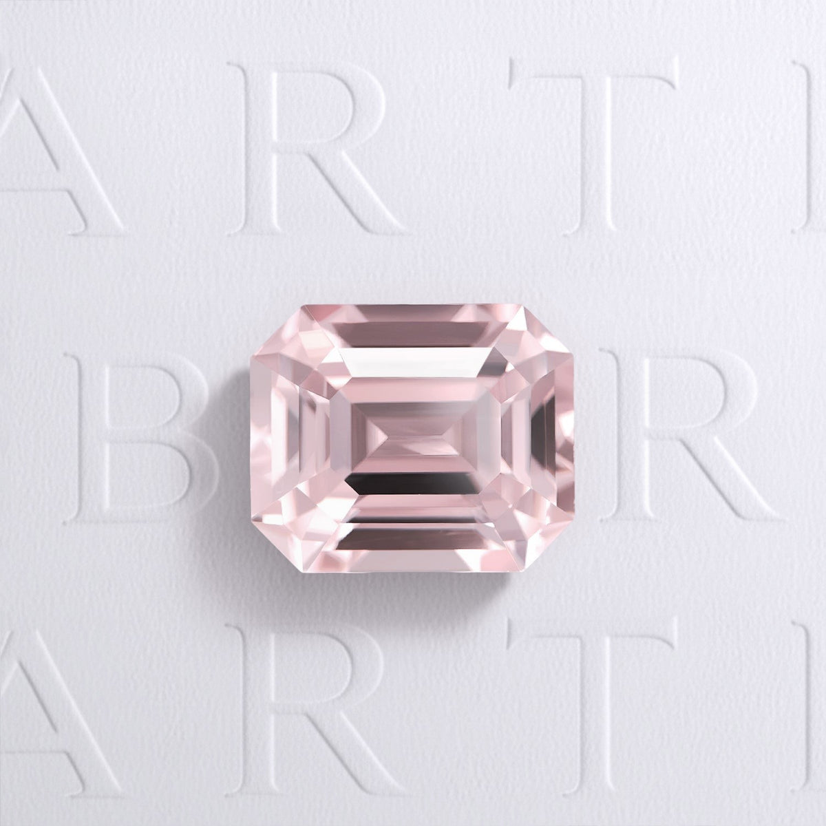 Tourmaline rose naturelle rectangle à pans coupés facettée de 3.53 carats, originaire de la République démocratique du Congo, de couleur rose léger et sans inclusion visible à l'œil nu. Aucun traitement.