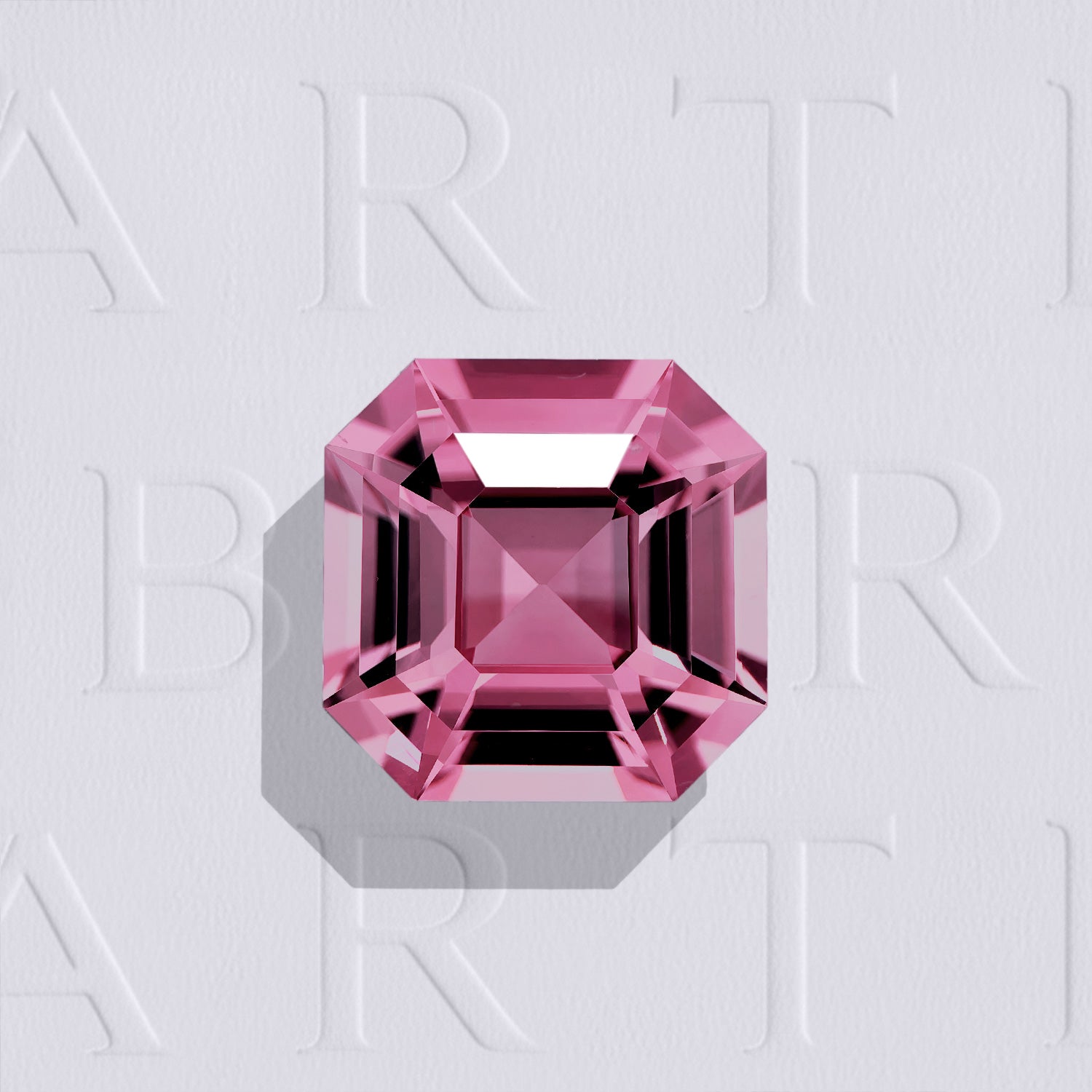 Tourmaline rose naturelle carré à pans coupés facettée de 5.55 carats, originaire de la République démocratique du Congo, de couleur rose soutenu et légèrement incluse.