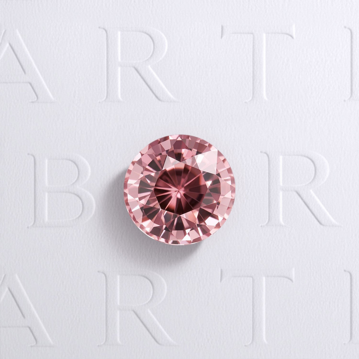 Tourmaline rose naturelle non traitée de 1.24 carat, origine République Démocratique du Congo, taille ronde facettée, couleur rose prononcé, sans inclusion visible à l’œil nu.