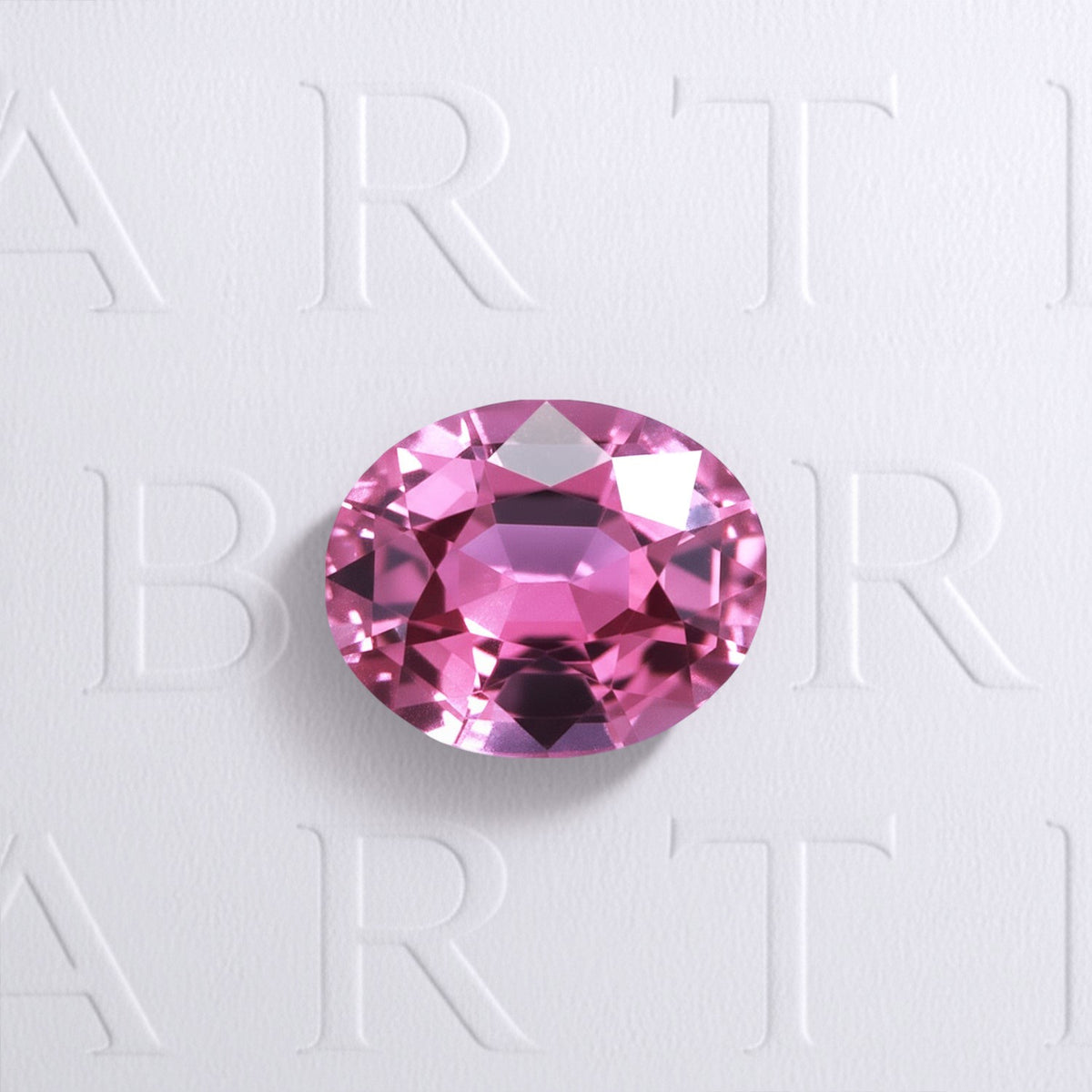Tourmaline rose naturelle ovale facettée de 3.00 carats, couleur rose-violet soutenu, non traitée, sans inclusion visible à la loupe 10x, provenance RD Congo.