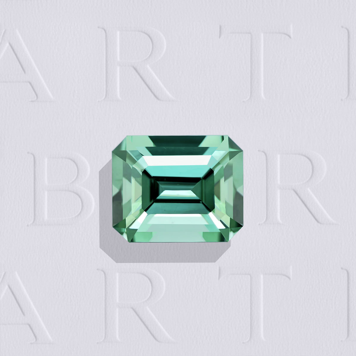 Tourmaline verte naturelle rectangle à pans coupés facettée de 2.23 carats, originaire de RD Congo, de couleur vert-bleuté soutenu, sans inclusion visible à l'œil nu. Aucun traitement.