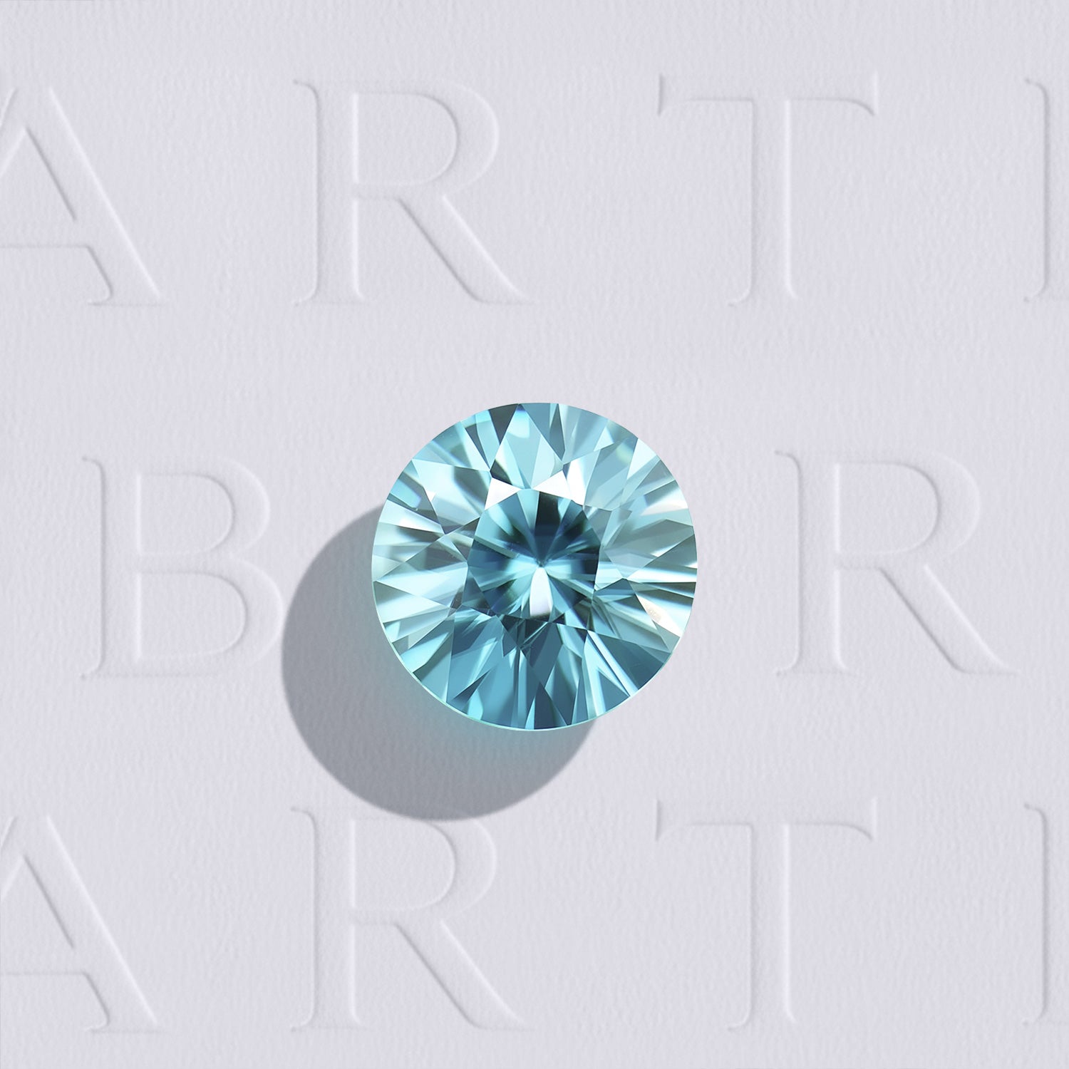 Zircon bleu naturel rond de 1.46 carat facetté, couleur cyan prononcé, origine Ratanakiri, Cambodge