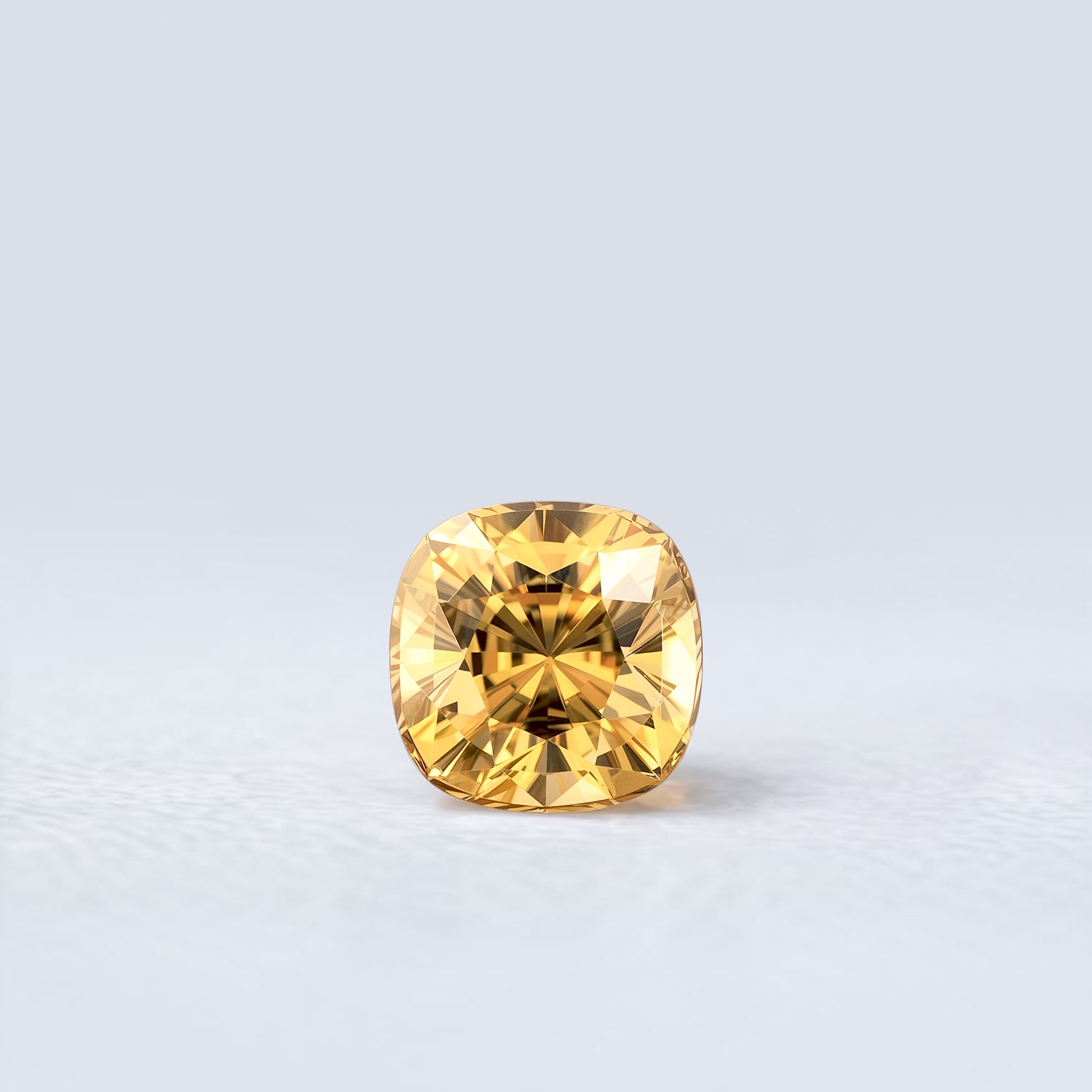 Zircon jaune coussin carré facetté 4,17ct, couleur jaune-brun soutenue, très bonne qualité, origine Tanzanie