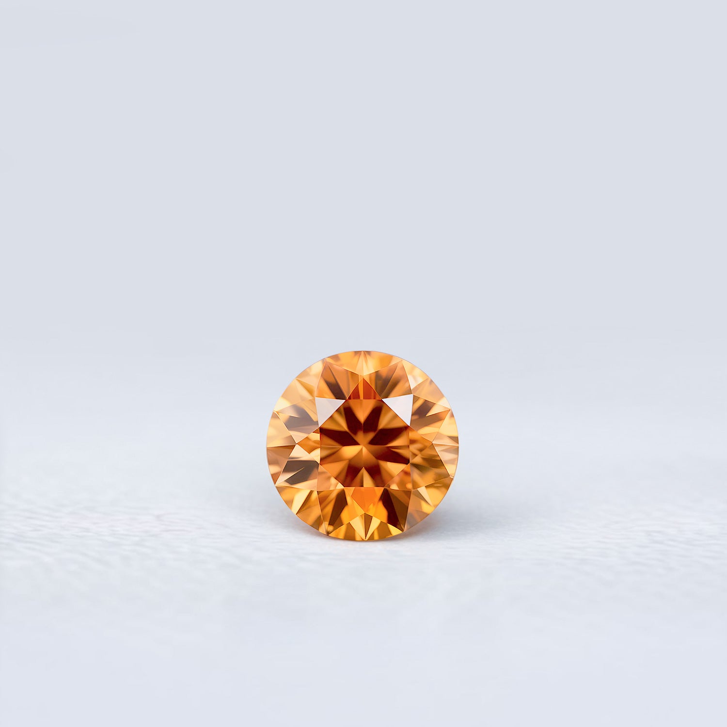 Zircon orange rond facetté 1,75 carat, teinte orange-brun soutenu, Tanzanie