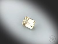 Vidéo d’une tourmaline multicolore naturelle polychrome rectangle à pans coupés facettée de 1.74 ct, originaire de RD Congo, révélant ses différentes nuances sous la lumière.