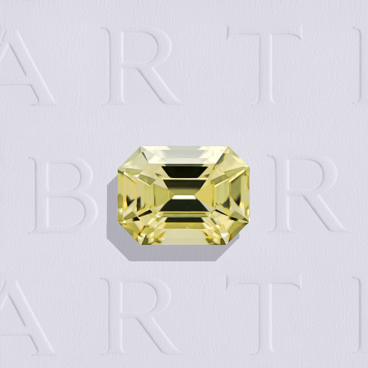 Chrysoberyl naturel rectangle à pans coupés facetté de 1.54 carat, originaire du Sri Lanka, de couleur jaune léger, sans inclusion visible à l'œil nu. Aucun traitement.