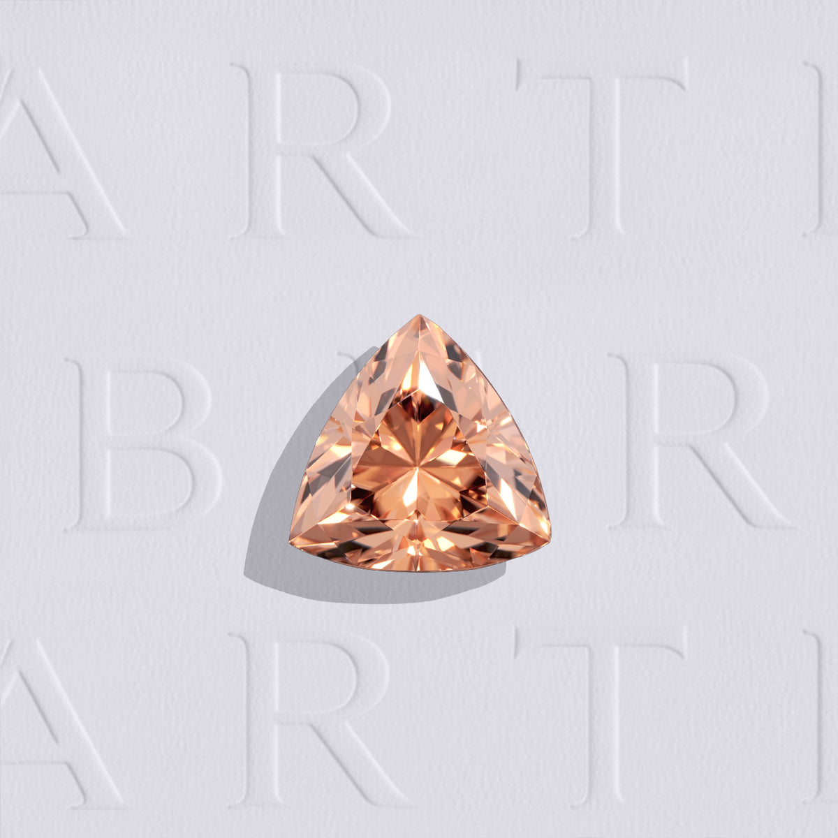 Grenat spessartite naturel trillion facetté de 1.18 carat, originaire de Tanzanie, de couleur orange-jaune prononcée, sans inclusion visible à la loupe 10x et non traité.
