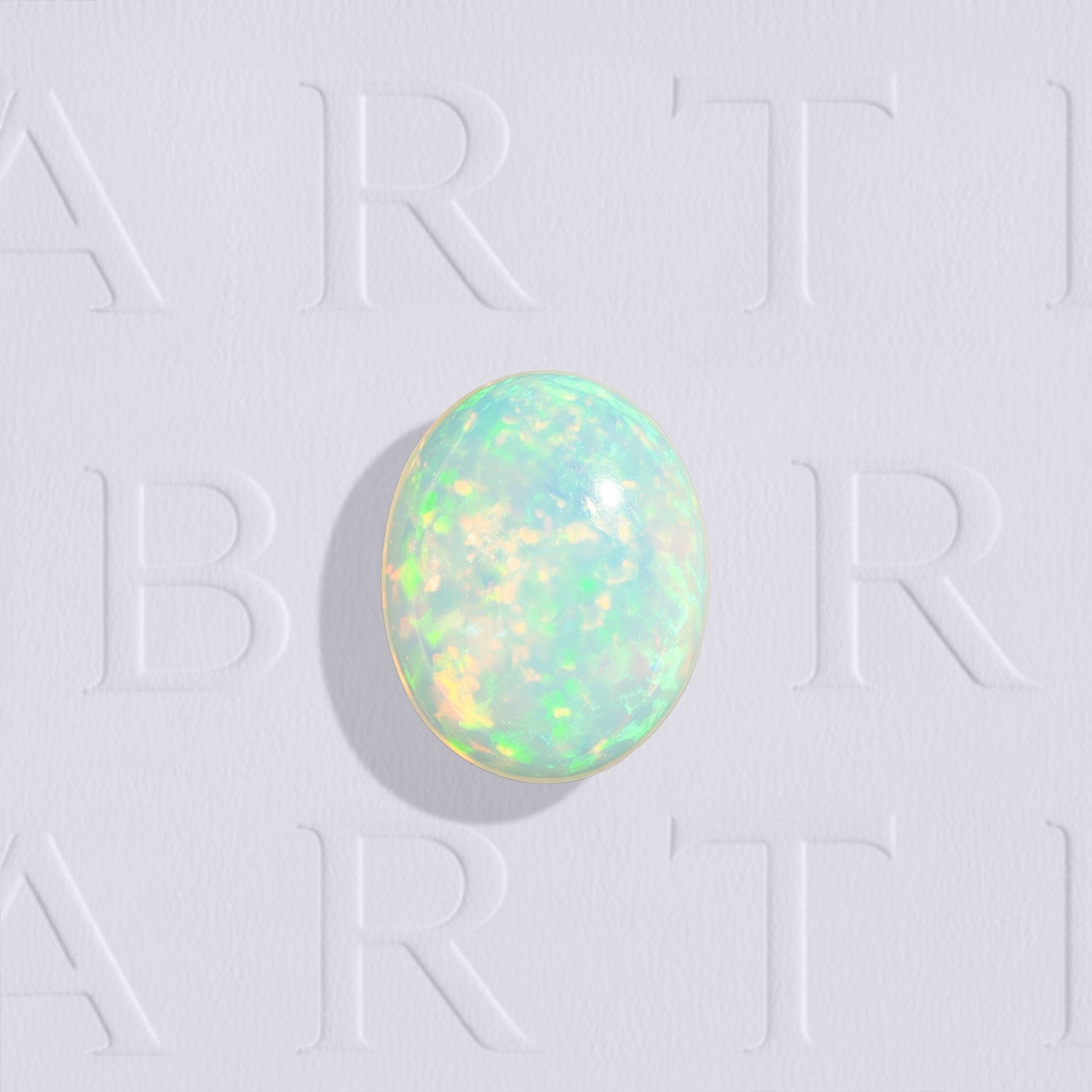 Opale naturelle, feux multicolores, taille cabochon, forme ovale, 1.72ct, provenance Ethiopie