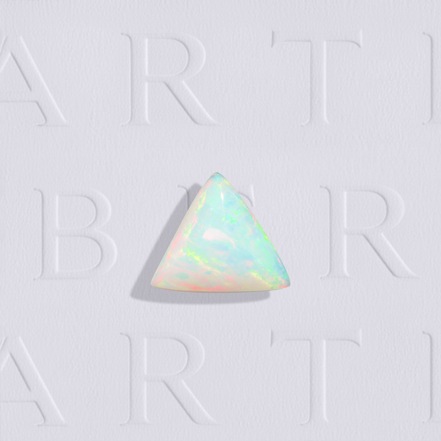 Opale Blanche naturelle, cabochon forme trillion, feux multicolores, aucun traitement, 1.21ct, origine Ethiopie