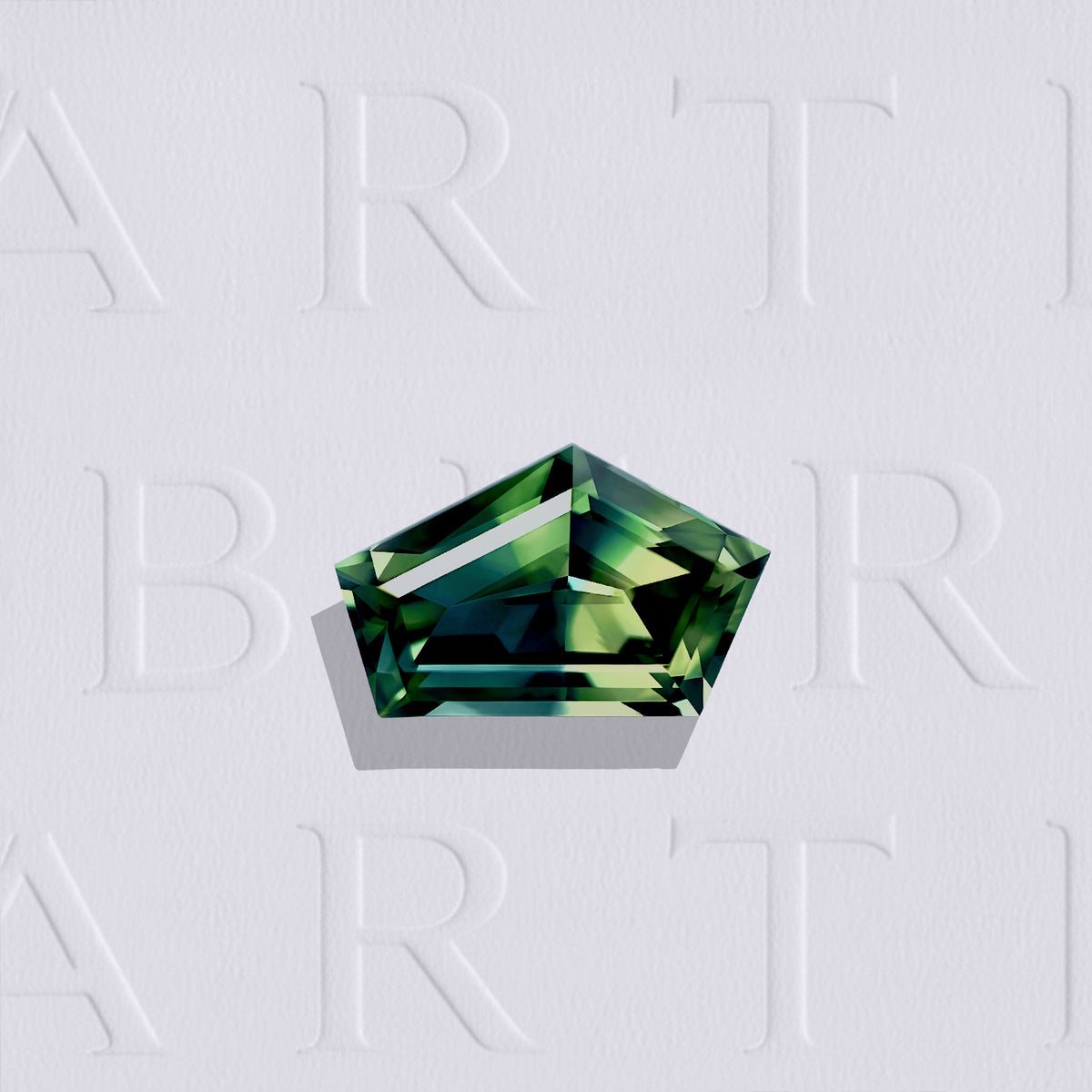 Saphir bicolore naturel abstrait facetté de 1.61 carat, originaire d'Australie, aux couleurs bleu-vert et jaune, très légèrement inclus et non traité.