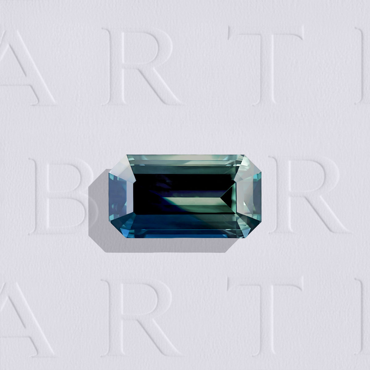 Saphir bicolore naturel de 1,80 carat, rectangle à pans coupés, facetté, aucun traitement. Provenance: Australie.