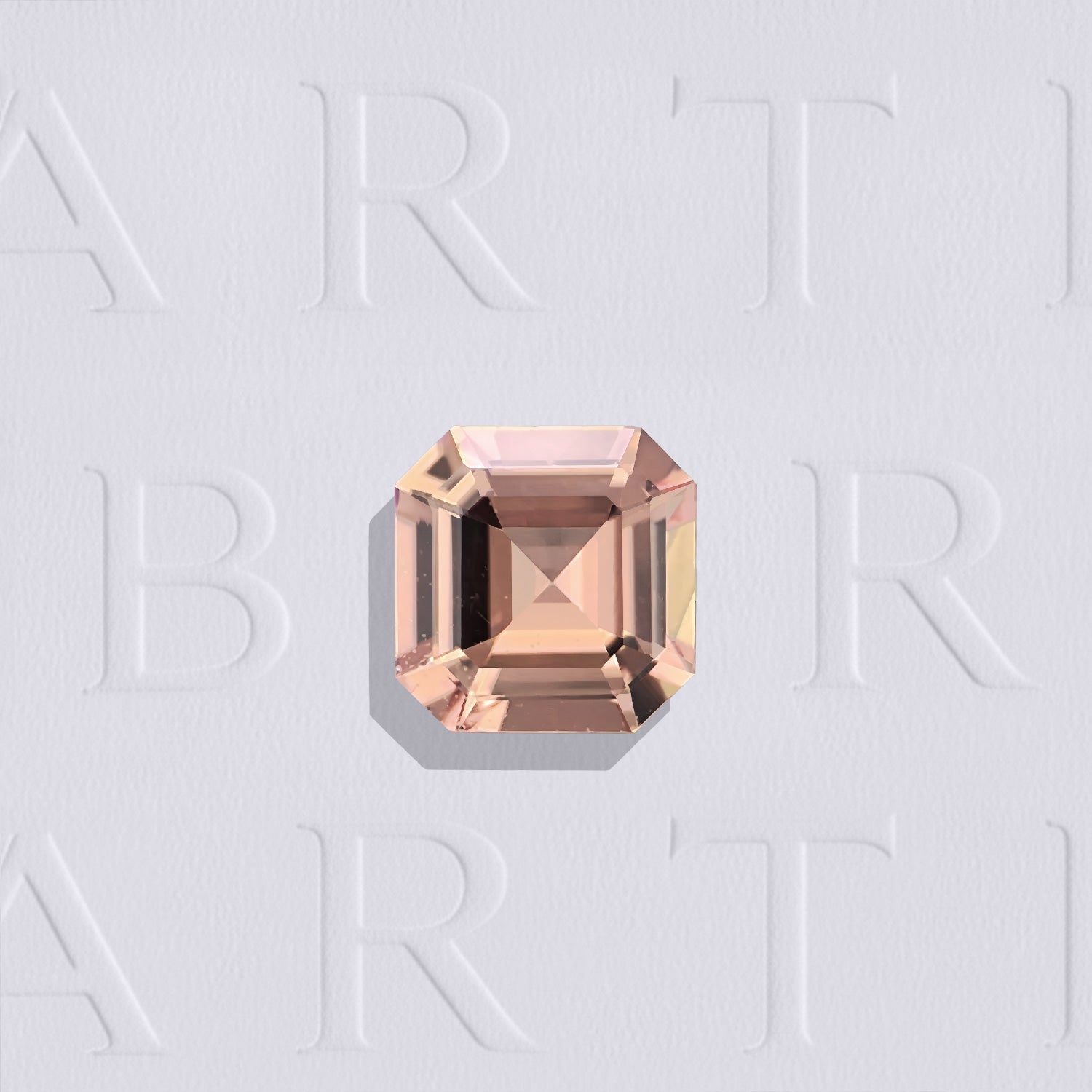 Saphir pêche naturel carré à pans coupés facetté de 0.30 carat, originaire de Madagascar, de couleur brun-rosé prononcé, légèrement inclus et non traité.