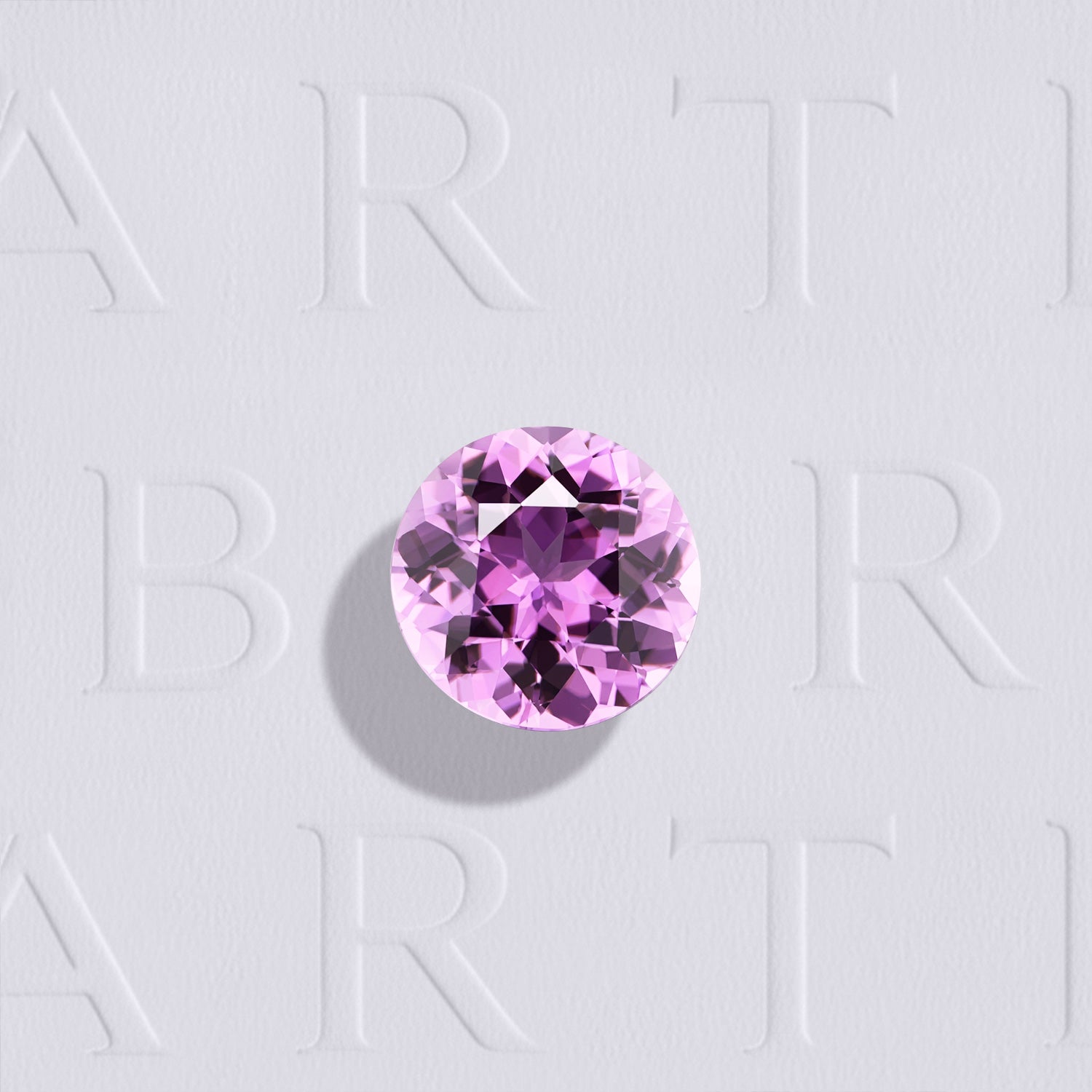 Saphir rose-violet naturel rond de 0.64 carat, facetté, non chauffé, originaire de Madagascar
