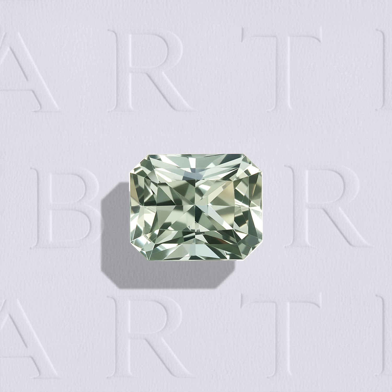 Saphir vert naturel rectangulaire à pans coupés 1.37 carat, facetté, couleur vert-jaune prononcé, provenance Madagascar