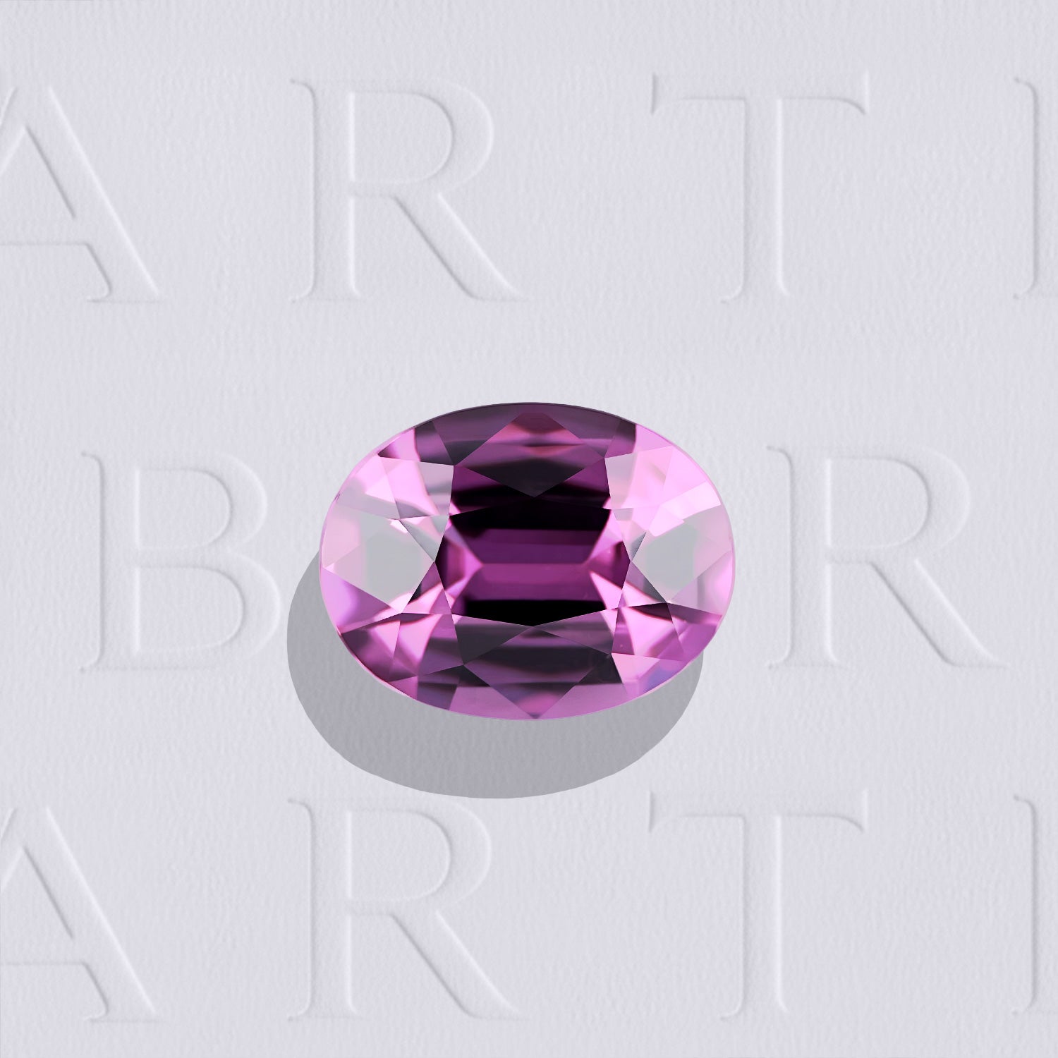 Spinelle violet naturel ovale facetté de 1.64 carat, originaire du Sri Lanka, de couleur violet-rosé soutenu, sans inclusion visible à la loupe 10x. Aucun traitement.
