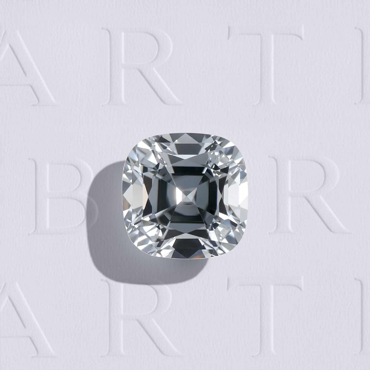 Spinelle gris 2,03 carats, coussin carré facetté, couleur Silver Grey, origine Mozambique