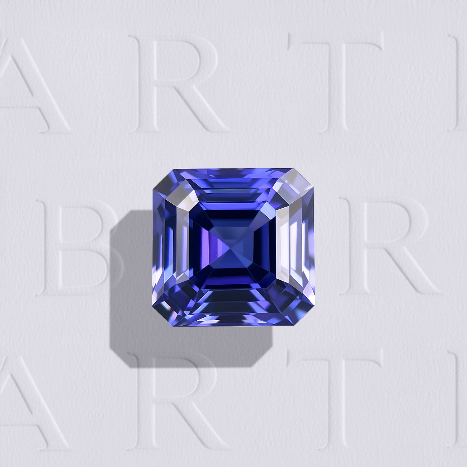 Tanzanite naturelle de 2.71 carats facettée en carré à pans coupés, bleu-violet intense, chauffe traditionnelle, provenance Tanzanie