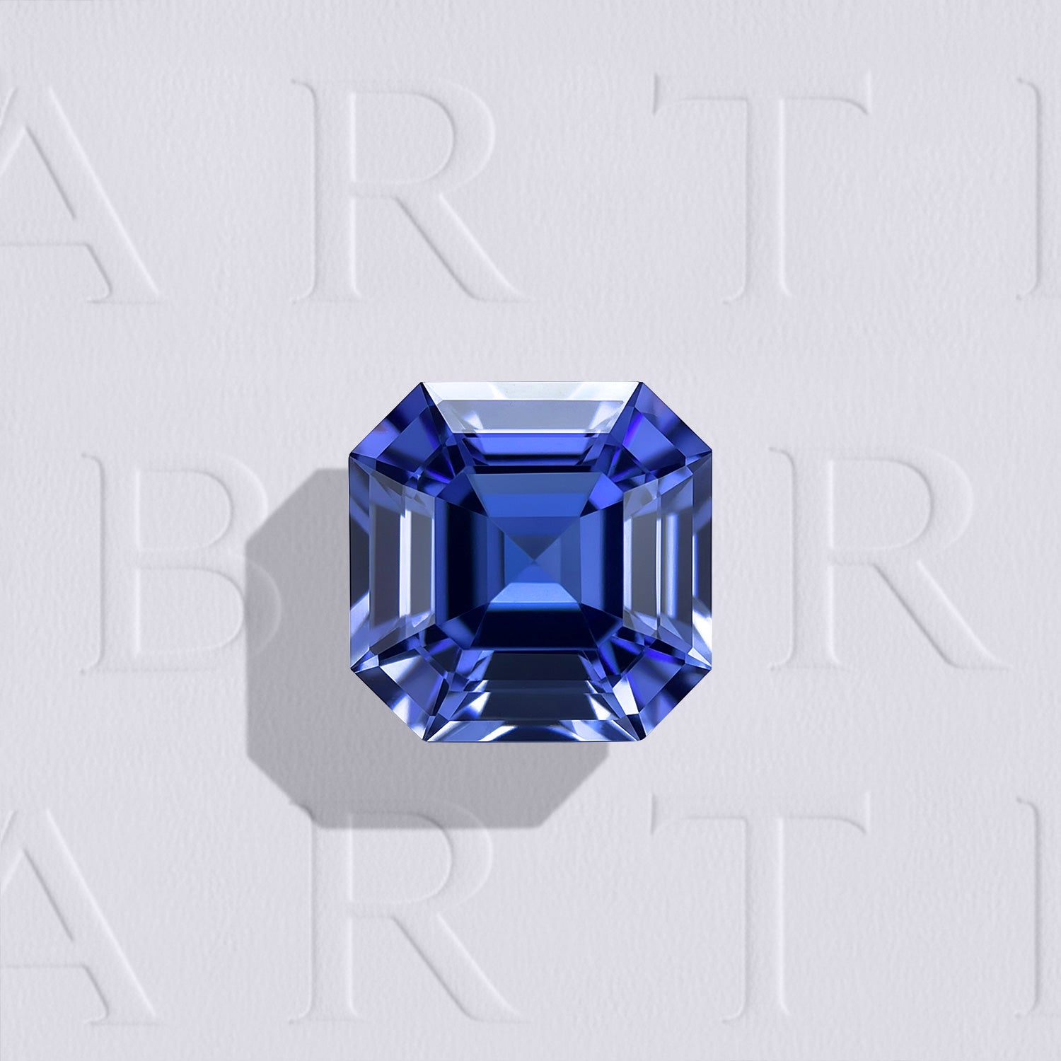 Tanzanite naturelle forme carré à pans coupés de 2.45 carats facettée, bleu-violet soutenu, chauffe classique, originaire de Tanzanie.