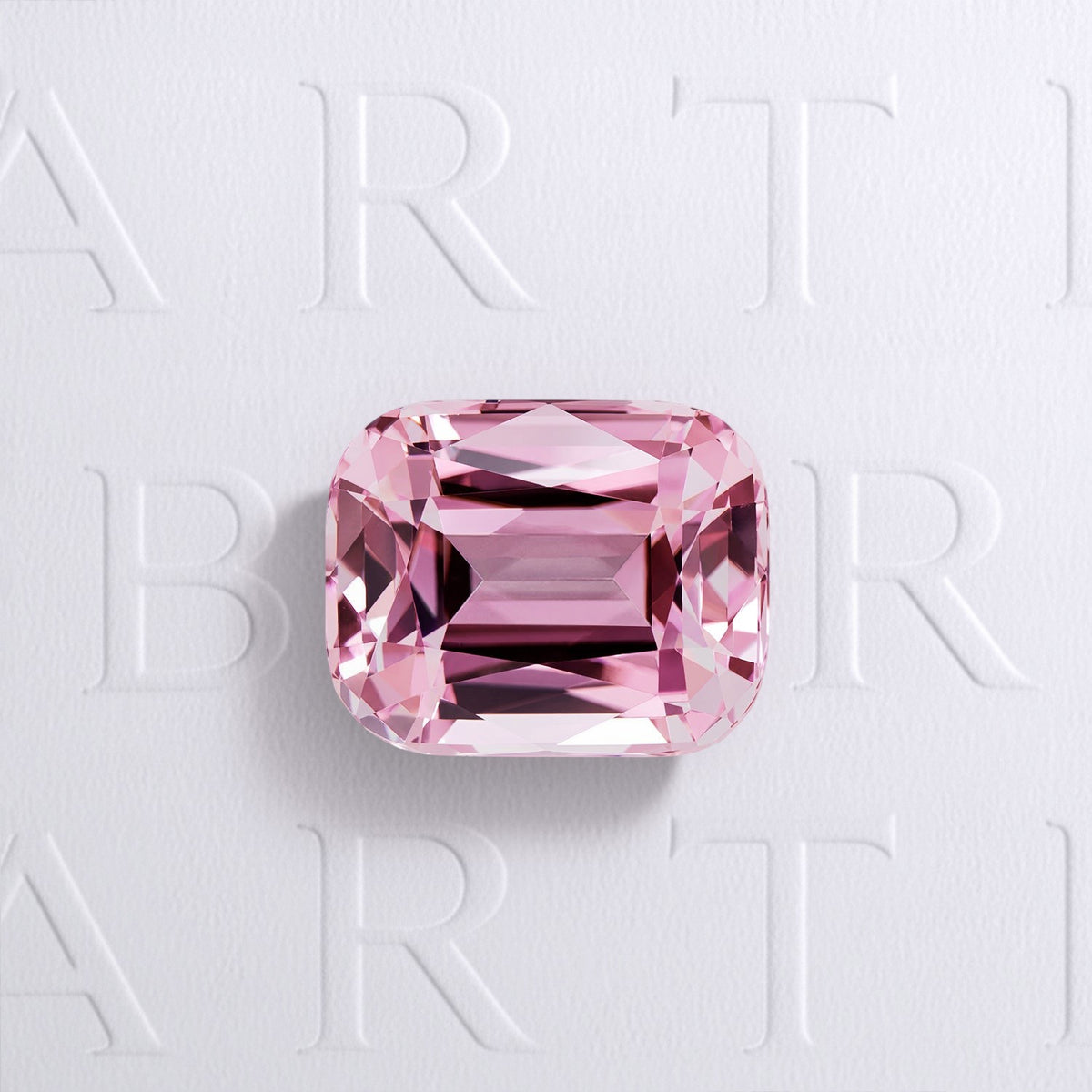 Tourmaline rose naturelle coussin rectangle facettée de 3.22 carats, originaire de la République démocratique du Congo, de couleur rose prononcé et très légèrement incluse.