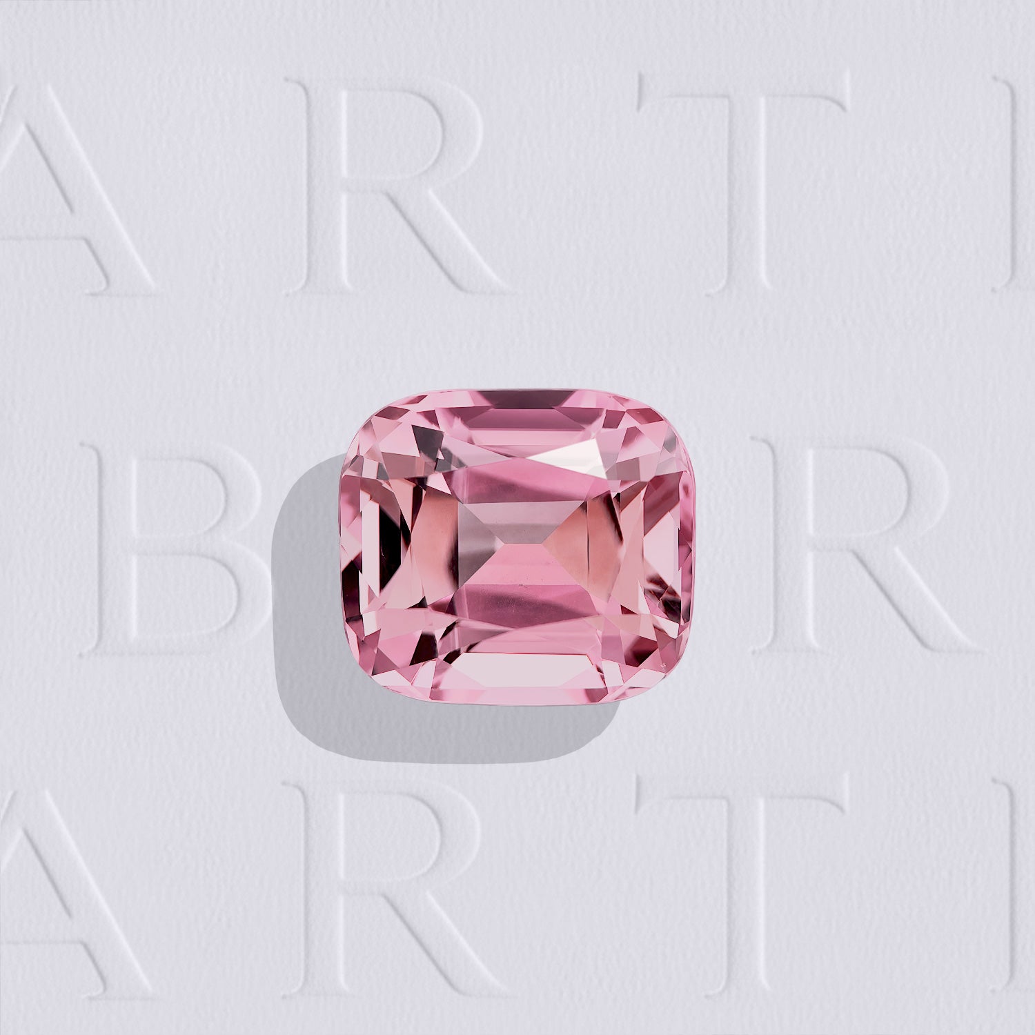 Tourmaline rose naturelle coussin rectangle facettée de 2.51 carats, originaire de la République démocratique du Congo, de couleur rose prononcé et très légèrement incluse.