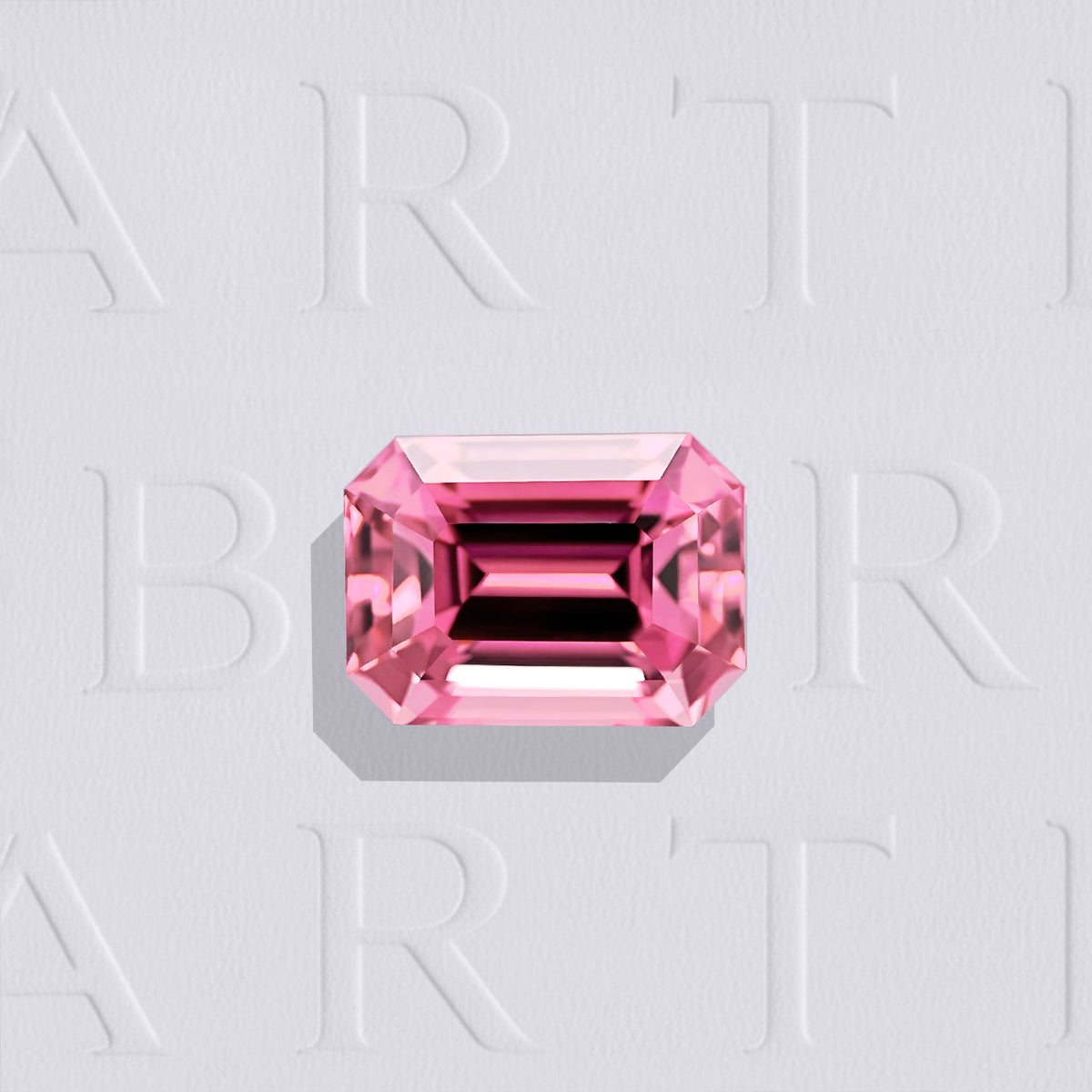 Tourmaline rose naturelle rectangle à pans coupés facettée de 1.07 carat, originaire de RD Congo, de couleur rose soutenu, sans inclusion visible à l’œil nu. Aucun traitement.