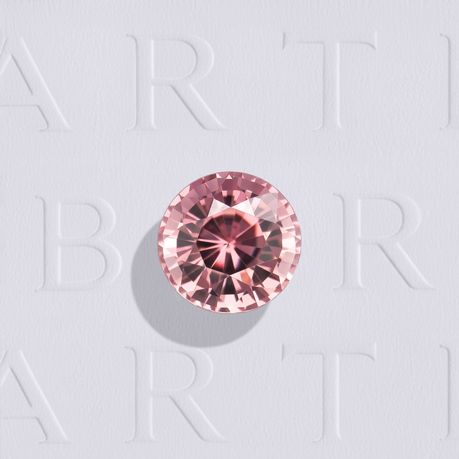Tourmaline rose naturelle non traitée de 1.24 carat, origine République Démocratique du Congo, taille ronde facettée, couleur rose prononcé, sans inclusion visible à l’œil nu.