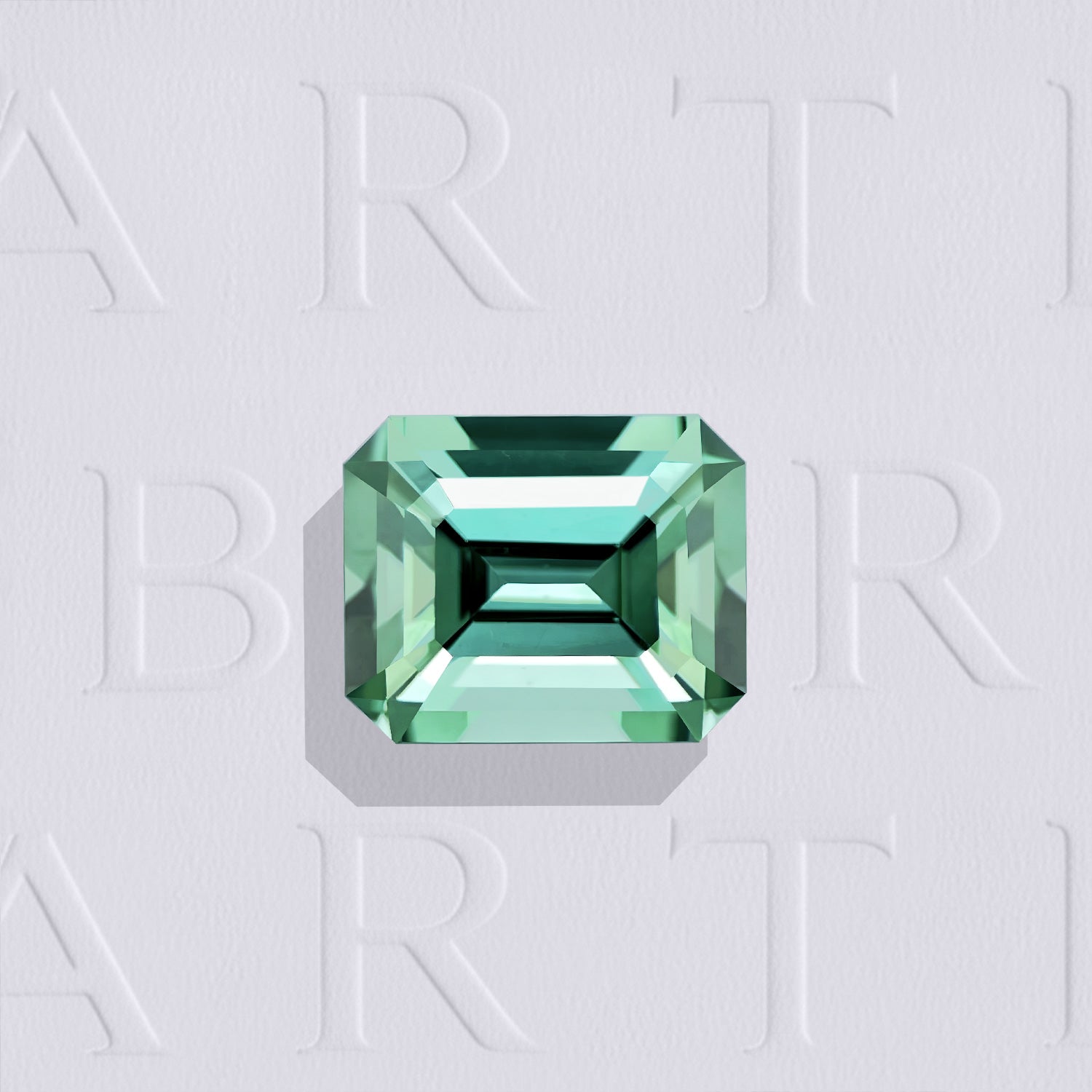 Tourmaline verte naturelle rectangle à pans coupés facettée de 2.23 carats, originaire de RD Congo, de couleur vert-bleuté soutenu, sans inclusion visible à l'œil nu. Aucun traitement.